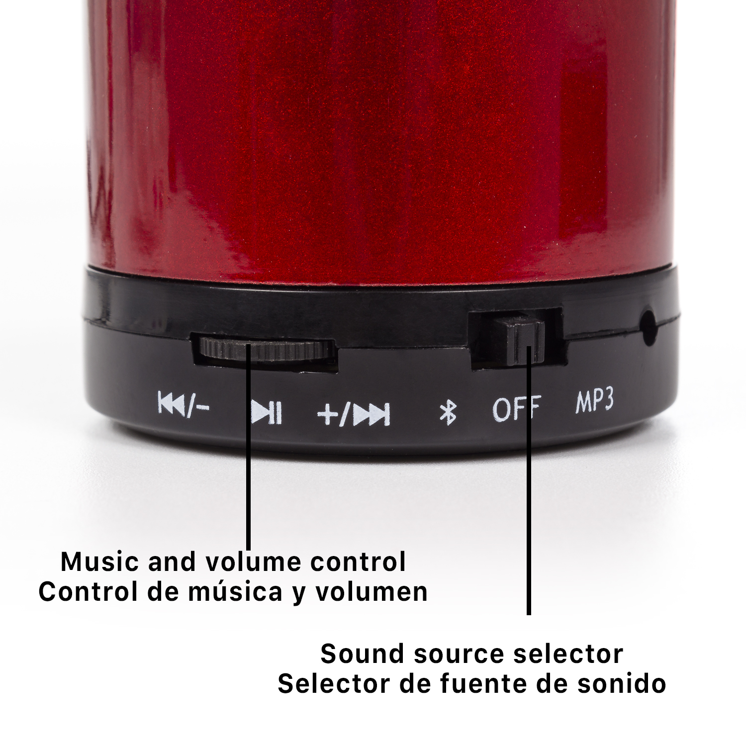Ein roter und schwarzer tragbarer Lautsprecher mit Lautstärke- und Tonquellenreglern. Der Text lautet: MP3, Aus, Bluetooth.