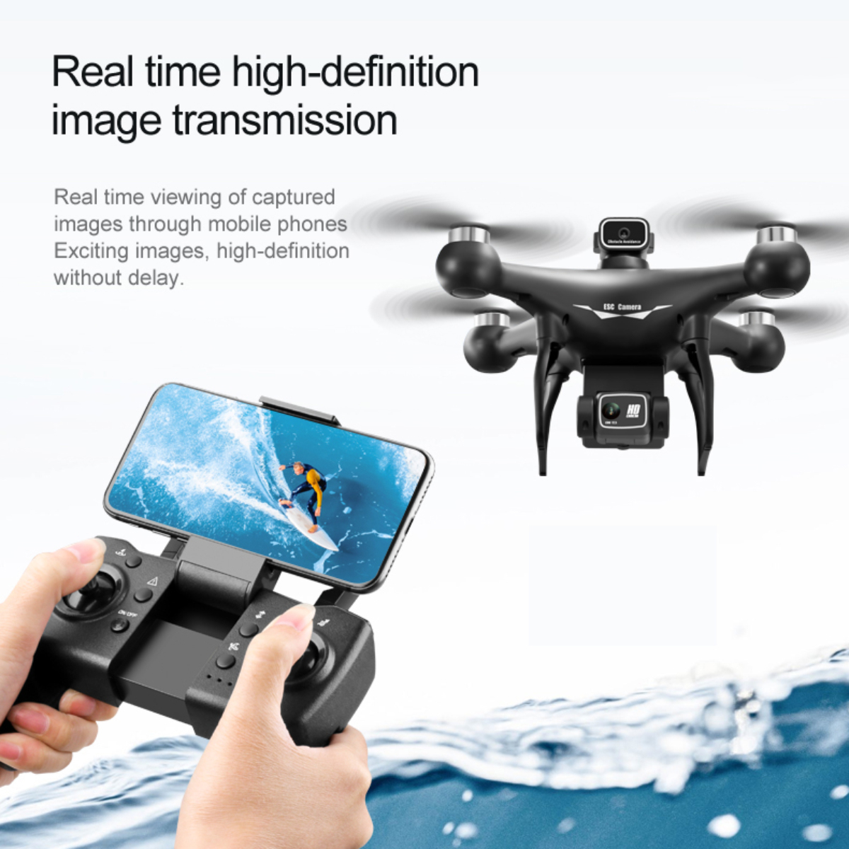 Drohne über Wasser, Smartphone zeigt Surfer. Steuerung im Vordergrund.