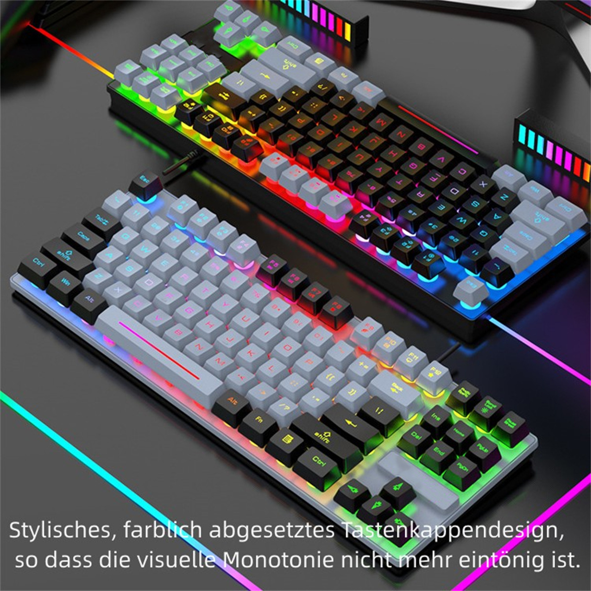 Zwei mechanische Tastaturen, eine mit weißen, die andere mit schwarzen Tastenkappen, mit RGB-Beleuchtung.
