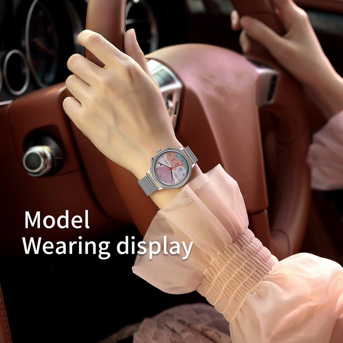 Handgelenk mit silberner Uhr, die Worte 'Model Wearing display' sind vorhanden.