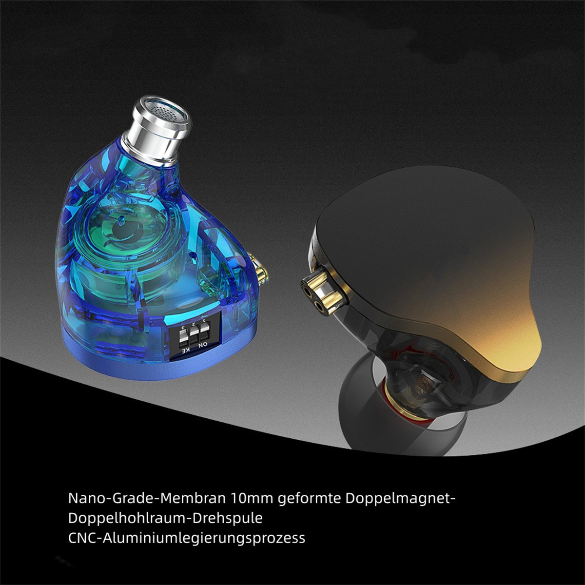Paar In-Ear-Monitore. Einer ist blau und transparent. Der andere ist schwarz und undurchsichtig.