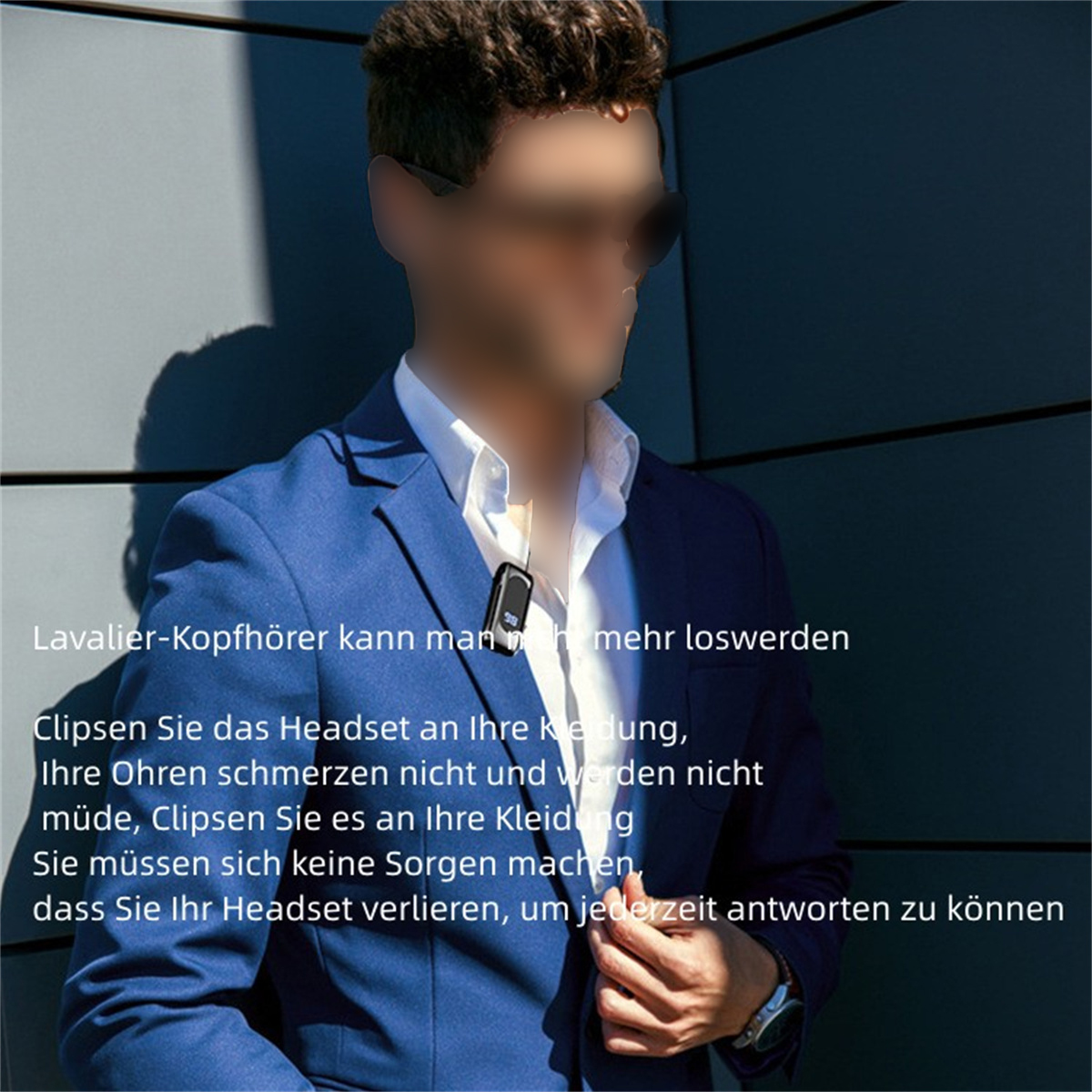 Ein Mann im Anzug mit einem Ansteckmikrofon an seinem Hemd befestigt.