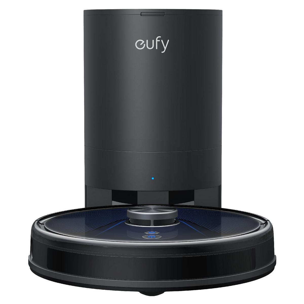 Czarny robot odkurzający ze stacją ładującą. Odkurzacz jest okrągły i ma niebieski wierzch. Stacja ma logo 'eufy'.