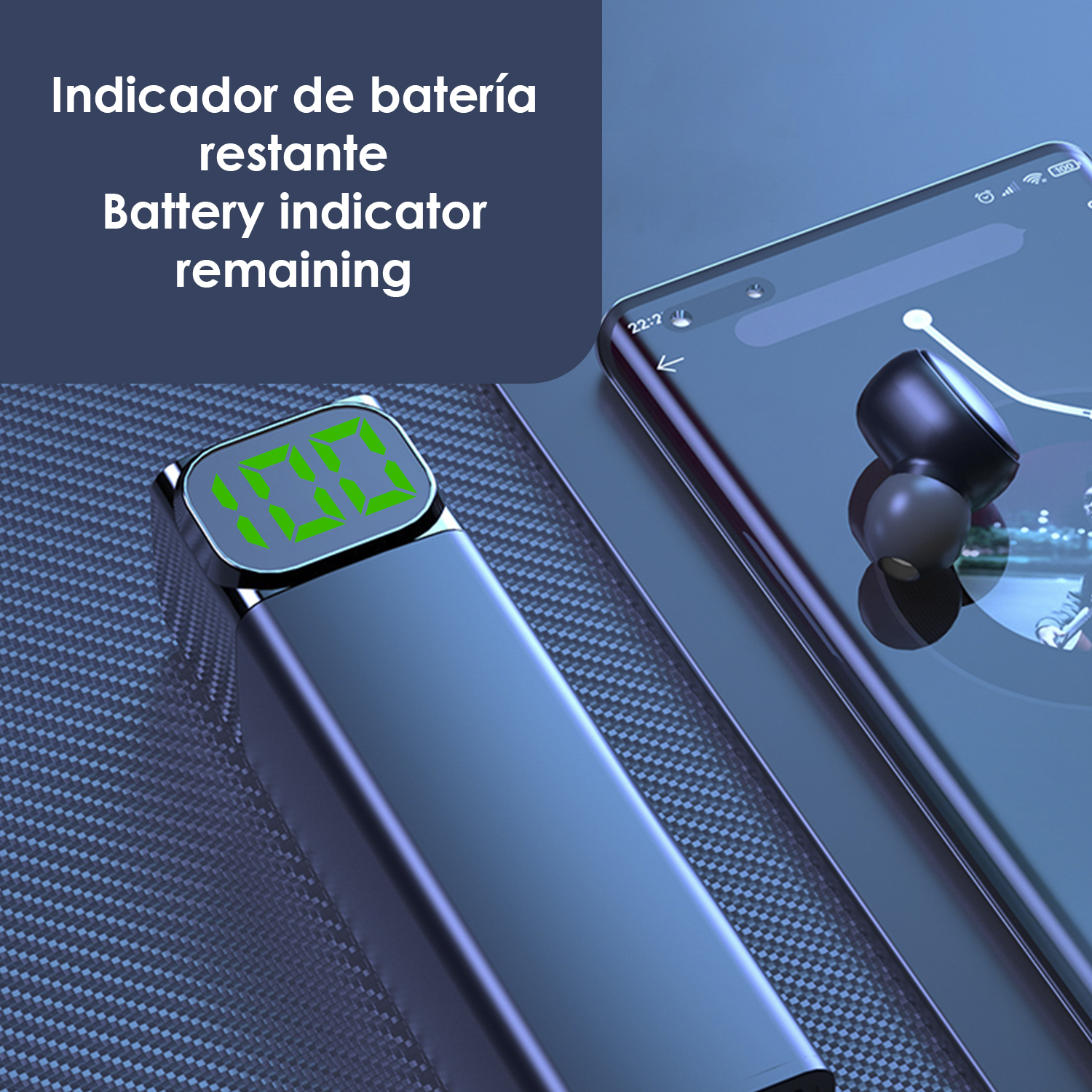 Custodia di ricarica nera con display digitale che mostra il 100%. Un telefono con auricolari è sullo sfondo.