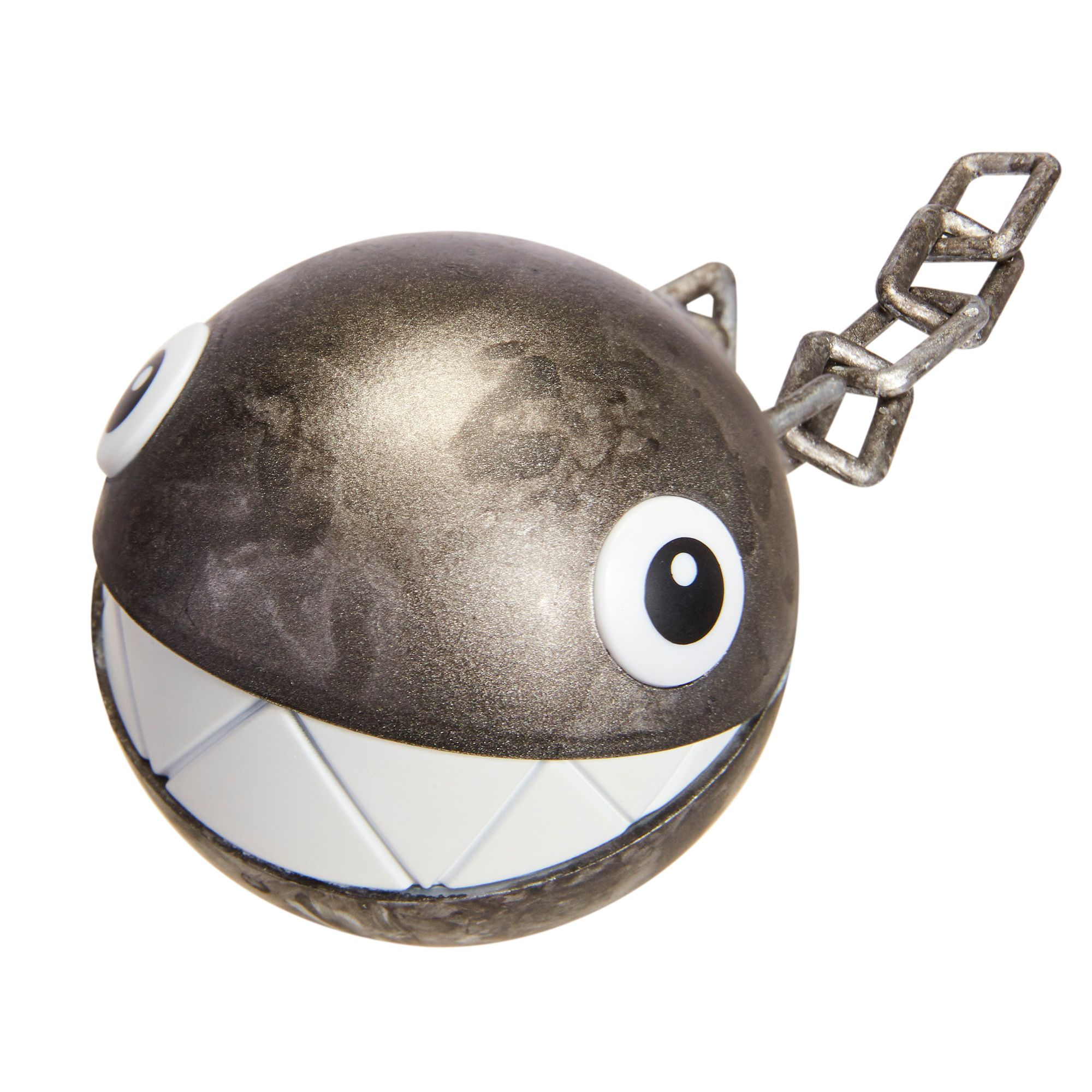 Kettenhund-Spielzeug. Grauer Ball mit Augen und weißen Zähnen, an einer Kette befestigt.