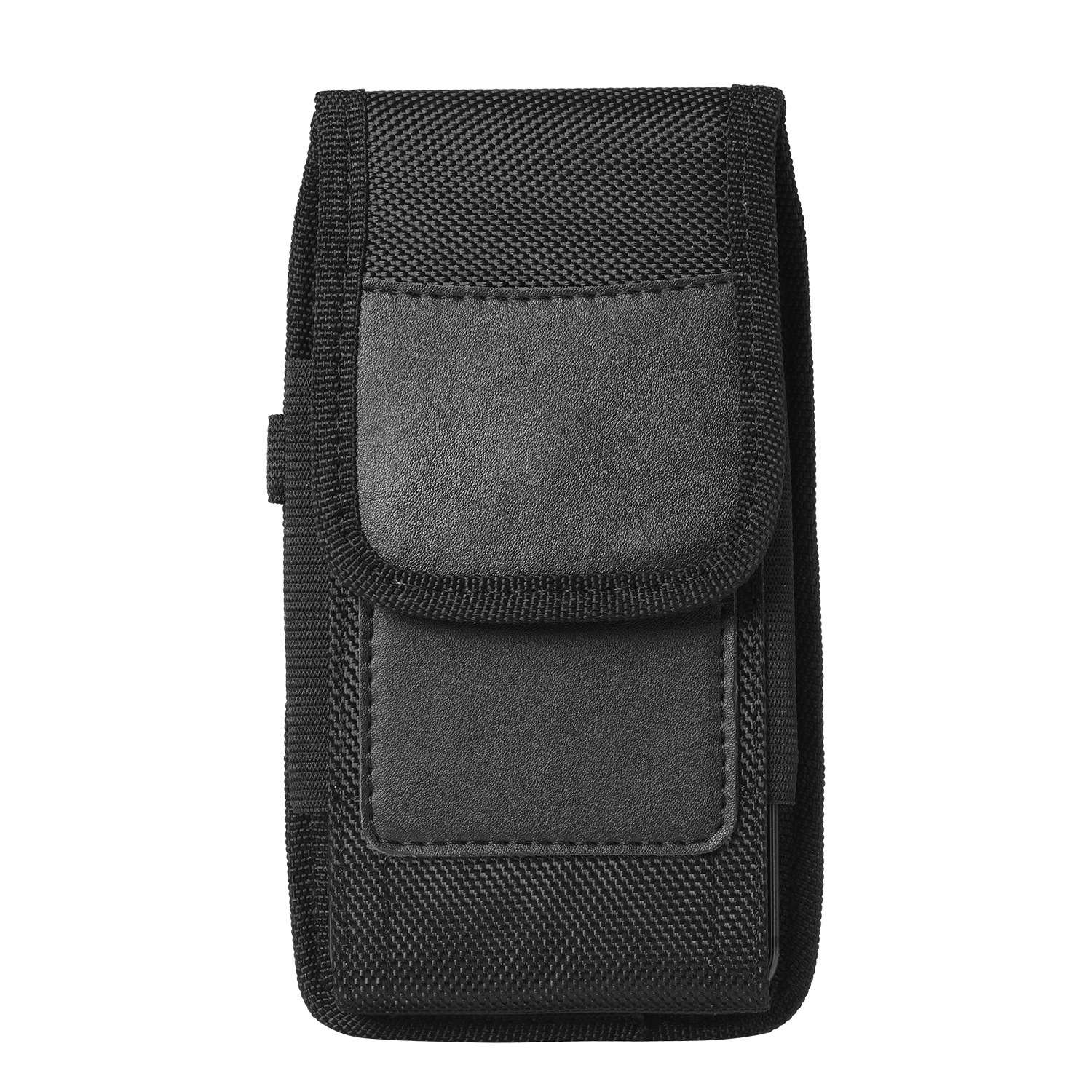 Schwarze Telefonholster. Mit einer Klappe mit Lederaufnäher auf einem strukturierten Stoff.