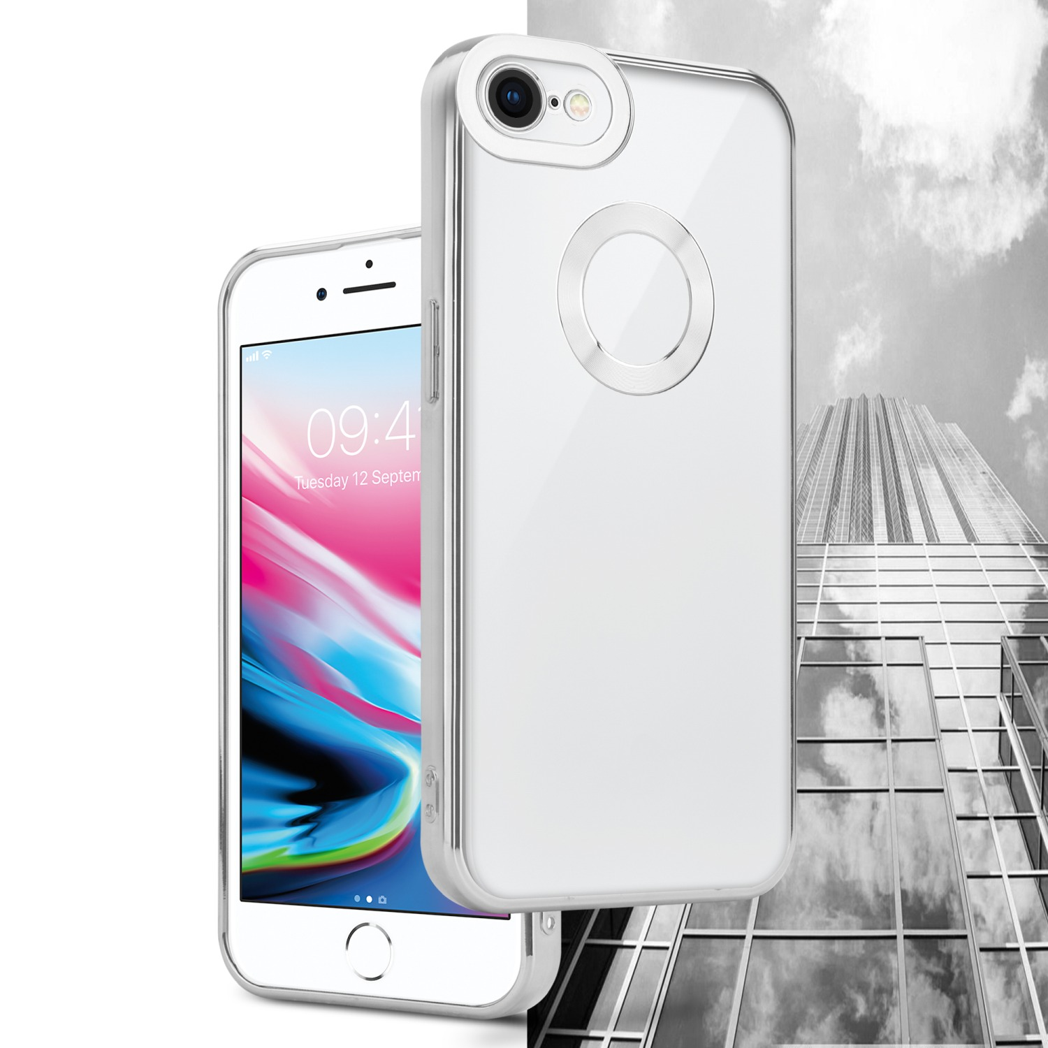 Weißes iPhone in einer transparenten Hülle, neben einem Gebäude. Schwarz-Weiß-Hintergrund.