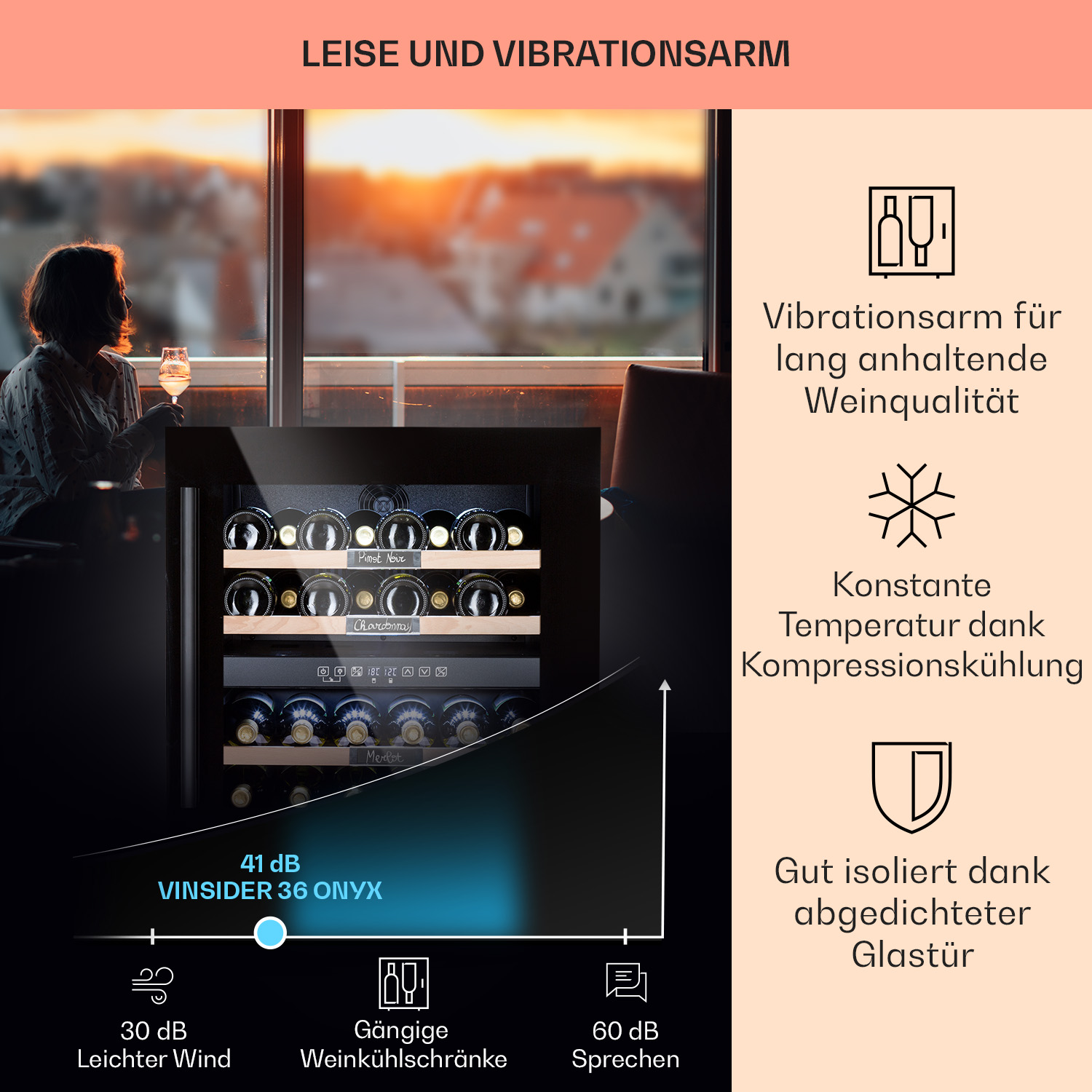 Frigo per vini con bottiglie all'interno. Donna vicino alla finestra beve. Testo sul frigo.