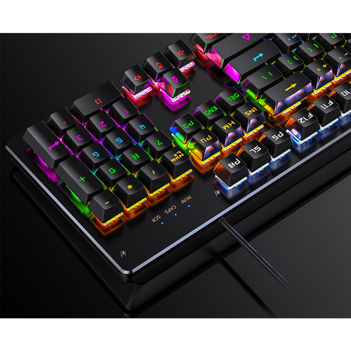 Eine Tastatur mit beleuchteten Tasten, die farbenfrohe Lichter zeigt. Eine Nahaufnahme.