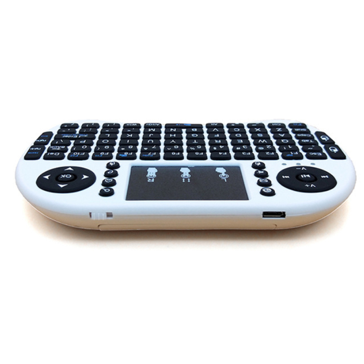 Weiße ovale Tastatur mit schwarzen Tasten, einem Touchpad und Funktionstasten. USB-Anschluss sichtbar. Der Hintergrund ist weiß.