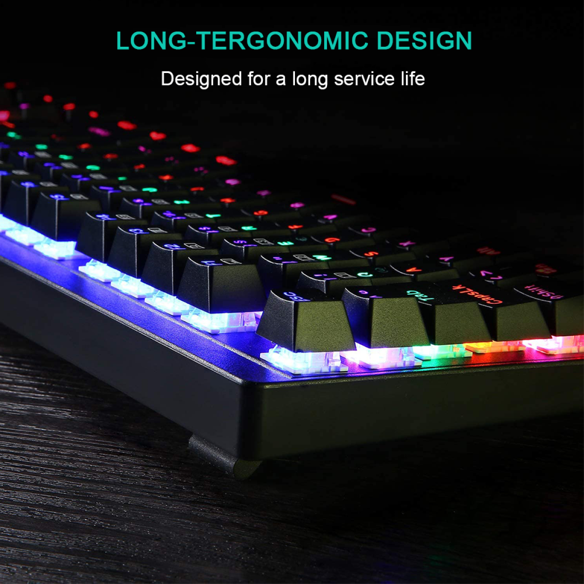 Eine schwarze Tastatur mit beleuchteten Tasten, die eine Nahaufnahme der Tasten und der Beleuchtung zeigt.
