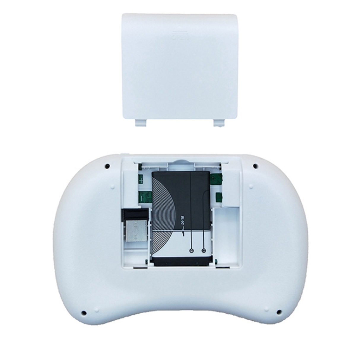 Weiße Fernbedienung mit offenem Batteriefach, das eine schwarze Batterie und eine grüne Platine zeigt.