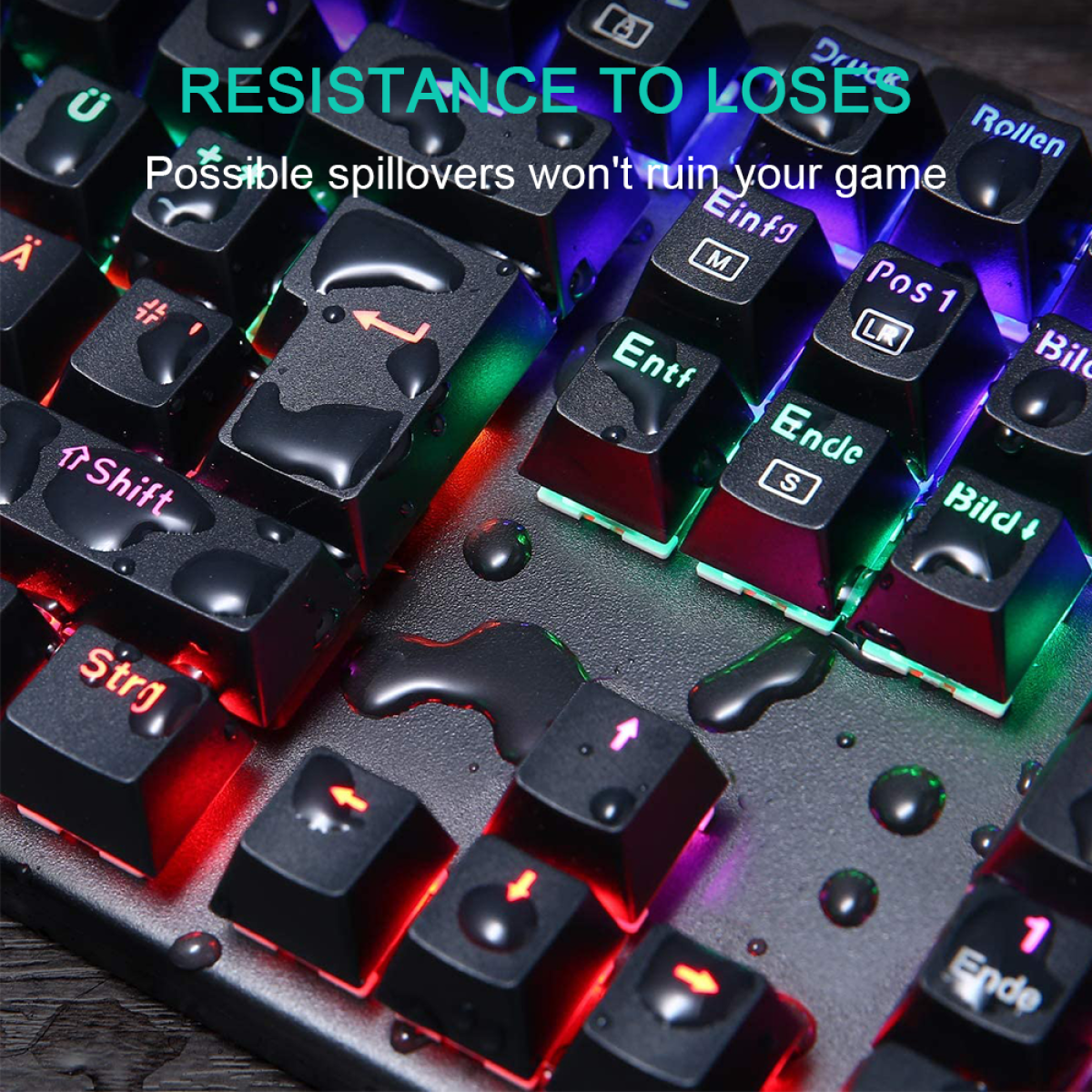 Schwarze Tastatur mit Wassertropfen, einige Tasten leuchten farbig.