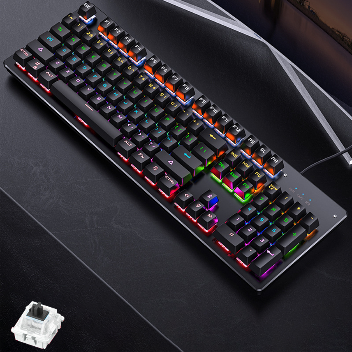 Schwarze Gaming-Tastatur mit farbig beleuchteten Tasten und einem Tastenschalter daneben.