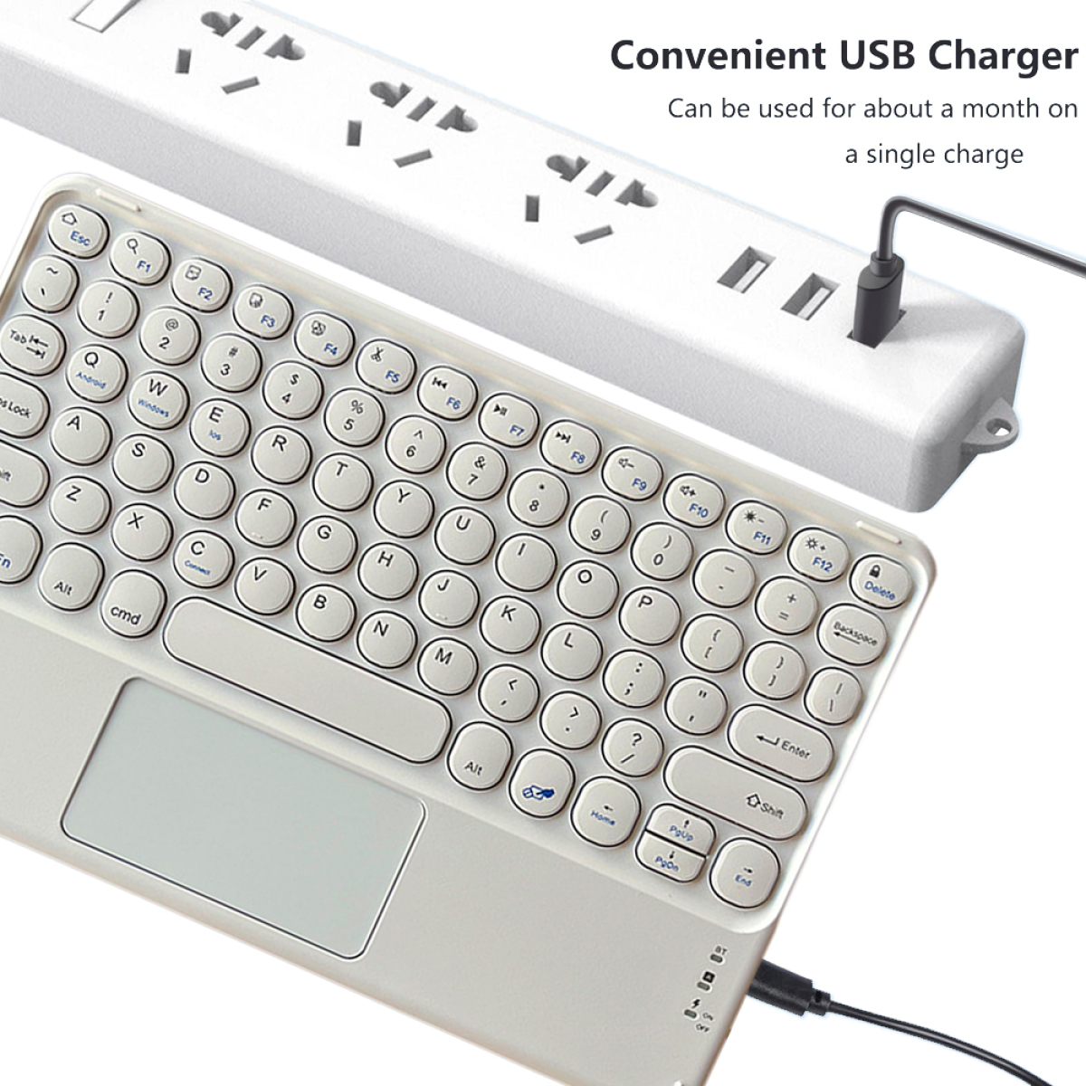 Eine weiße Tastatur mit Touchpad, angeschlossen an eine Steckdosenleiste mit schwarzem Kabel.