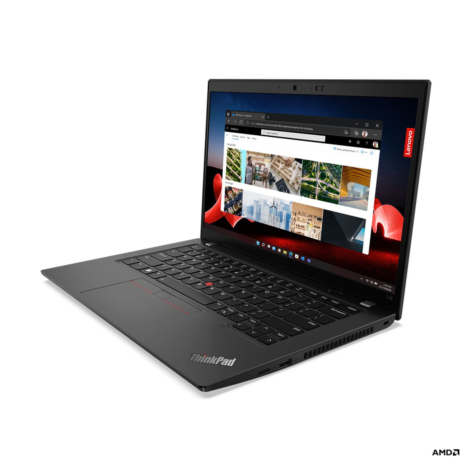 Ein schwarzes Lenovo ThinkPad Laptop, geöffnet, auf einer weißen Oberfläche. Bildschirm zeigt Webseite. AMD-Logo.