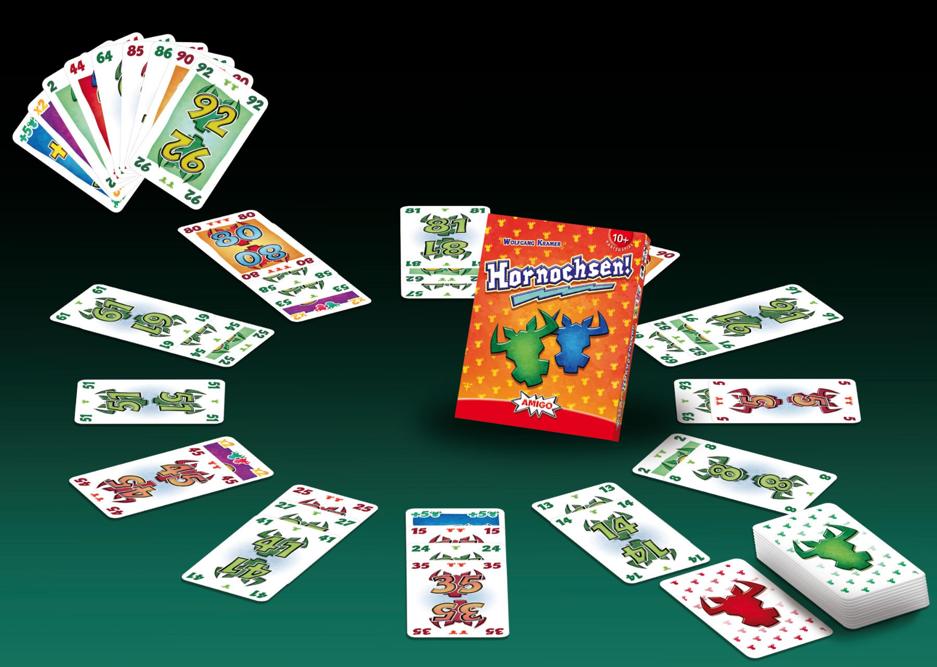 Mehrere Karten werden mit einer Brettspielbox angezeigt. Die Karten haben Zahlen und Designs.