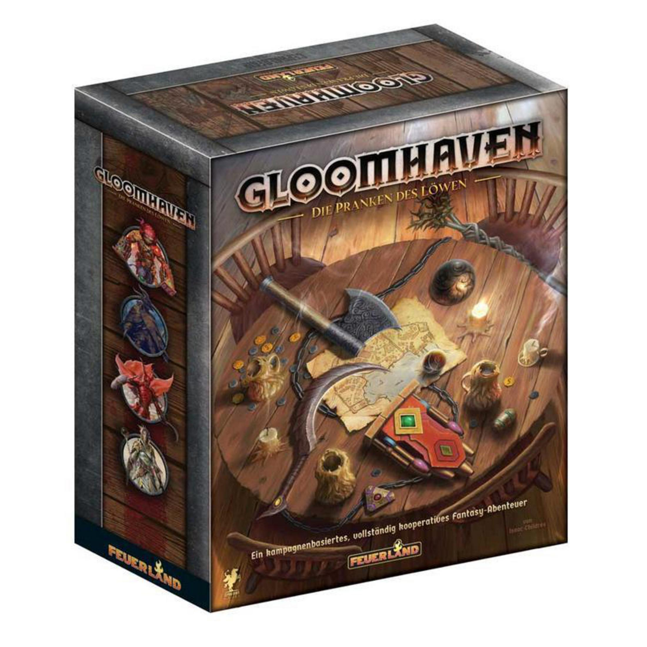 Caja de juego de mesa: Gloomhaven con hacha, monedas, mapa y vela en mesa madera.