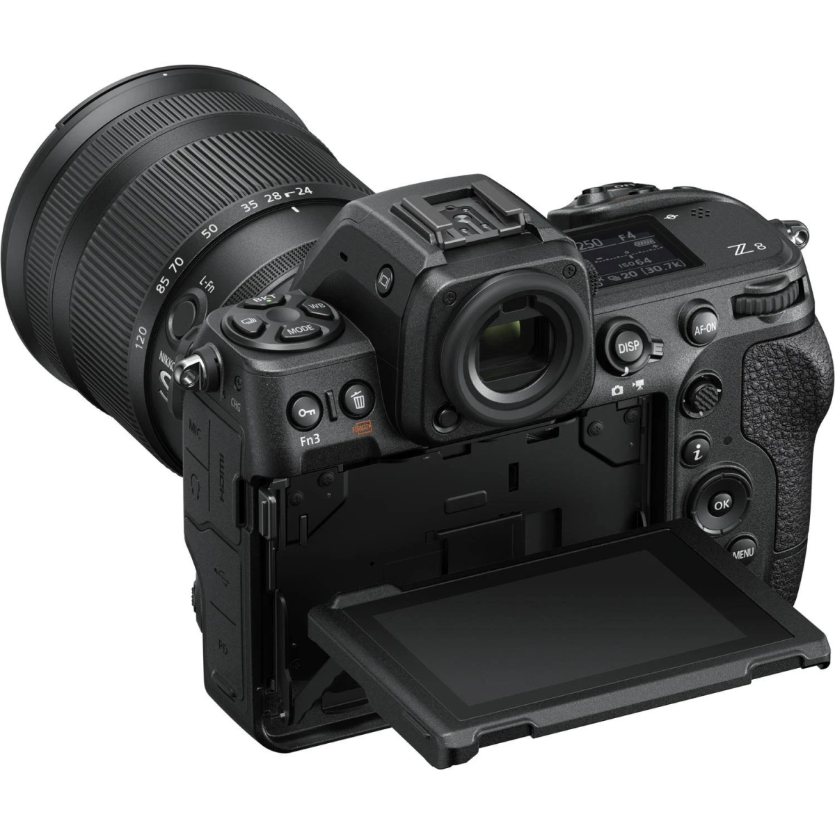 Nikon Z8 Kamera, schwarzes Gehäuse, Objektiv angebracht, Bildschirm offen. Knöpfe und Räder sichtbar.