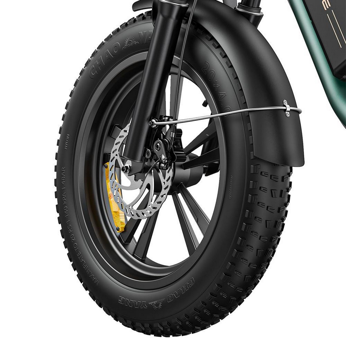 Nahaufnahme eines Fahrradrads mit schwarzem Reifen und Scheibenbremse. Das Rad gehört zu einem Fatbike.