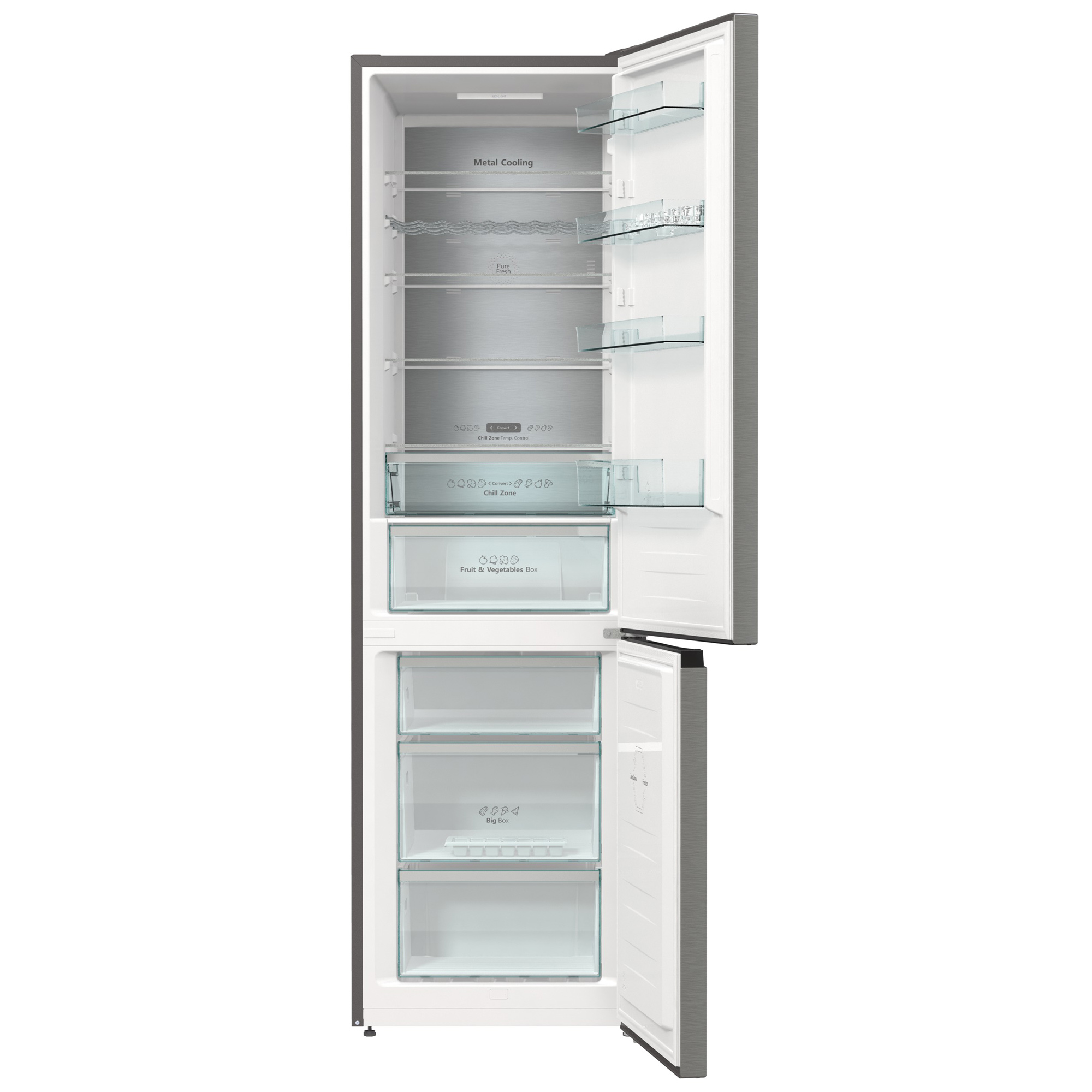 Offener Kühlschrank mit Regalen und Schubladen, die den Inhalt zeigen. Weißer Innenraum, grauer Außenbereich.