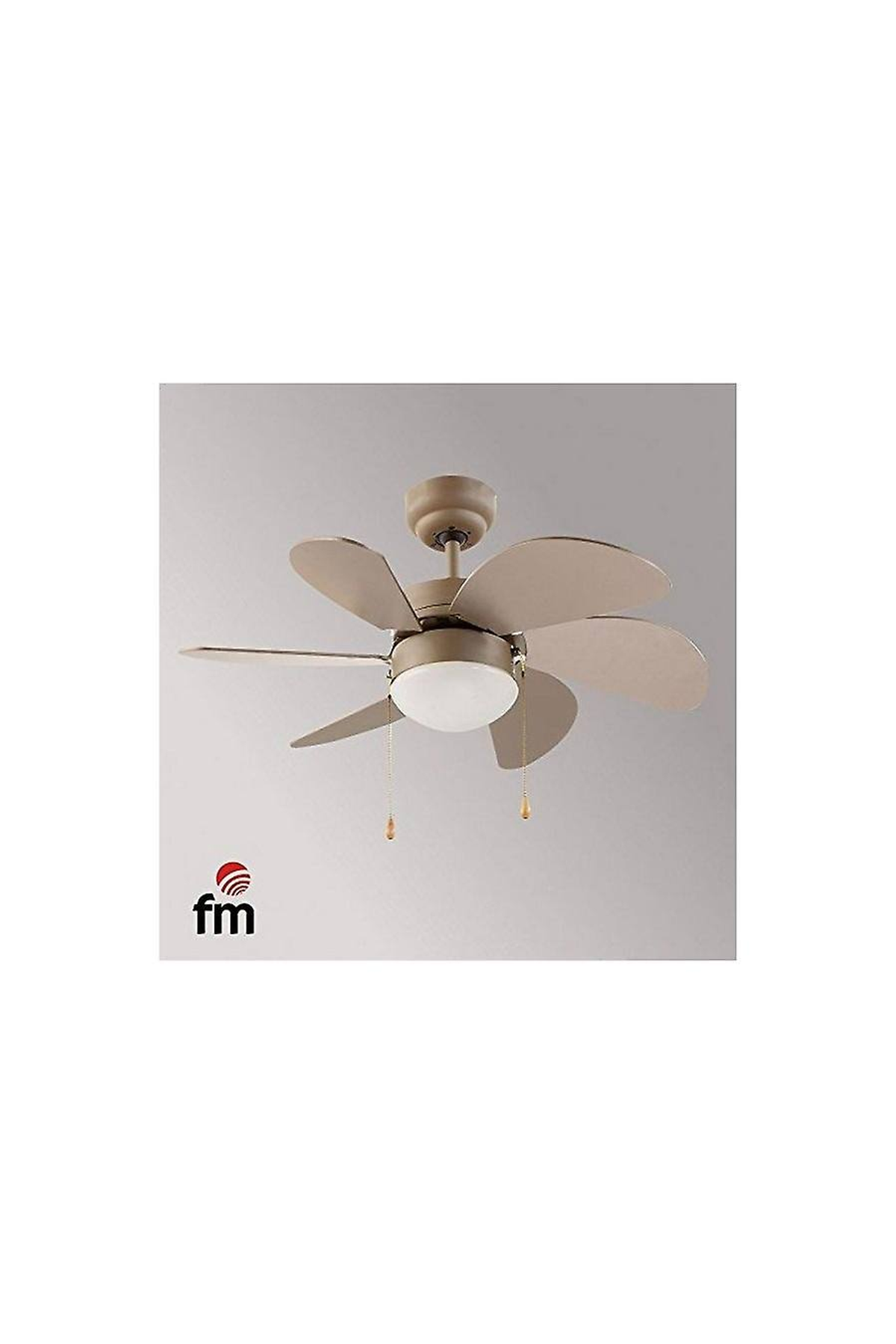 Ventilador de techo con 5 aspas, color crema. Cuelga del techo.