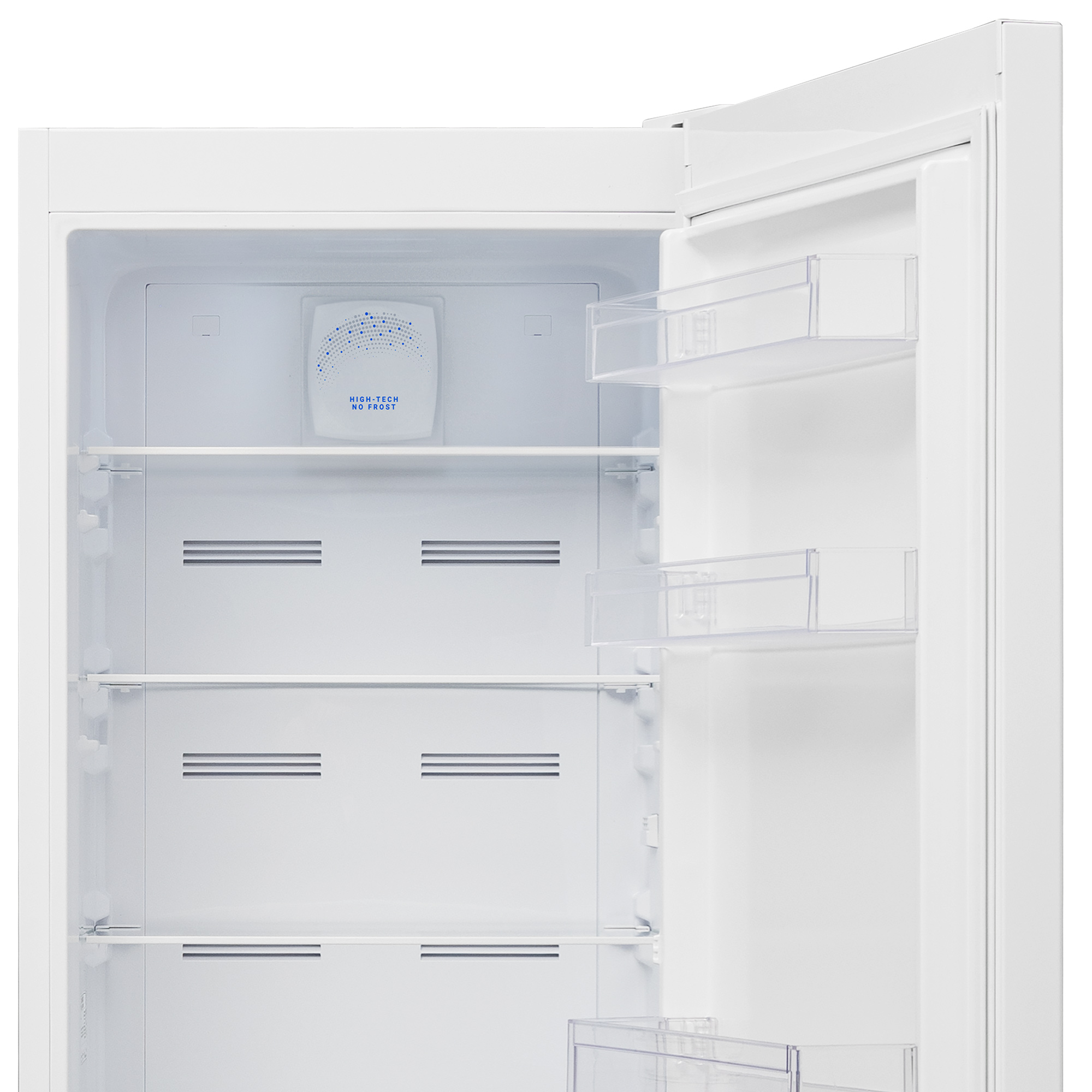 Ein weißer Kühlschrank mit offener Tür, der Regale und transparente Schubladen im Inneren zeigt.