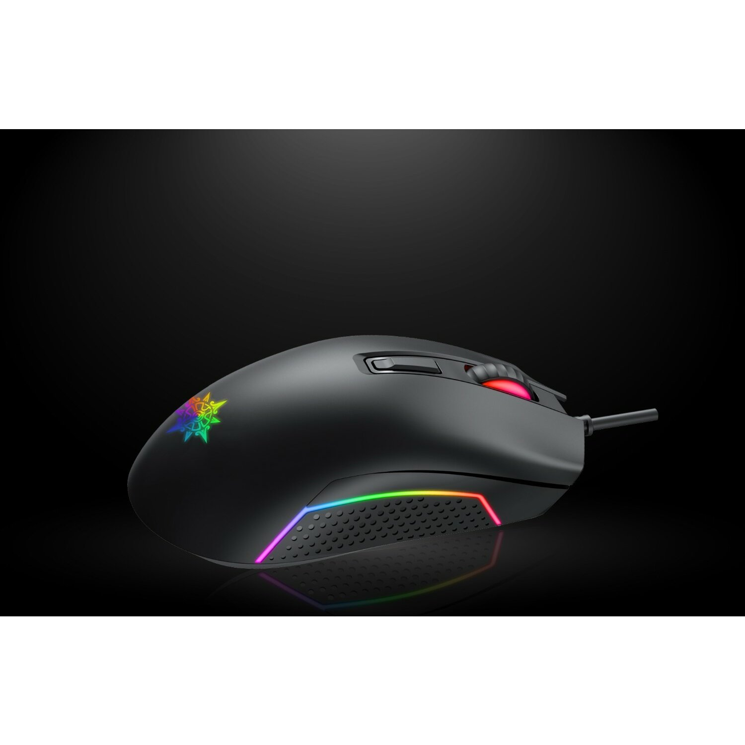 Schwarze Gaming-Maus mit mehrfarbigen Lichtern. Farbige Lichter an der Basis und am Rad.