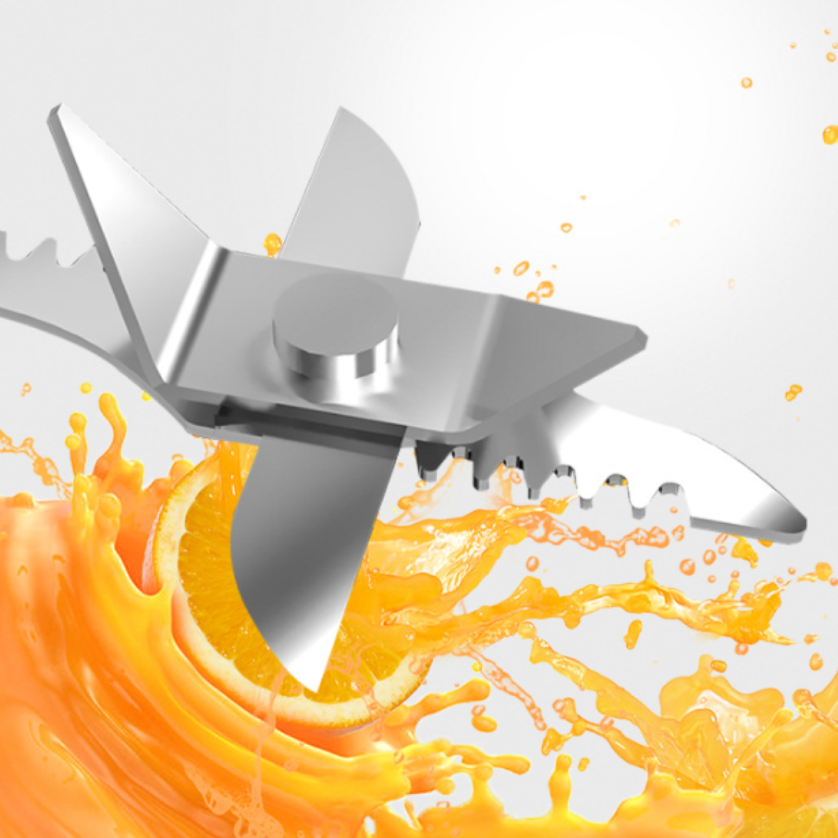 Nahaufnahme von Mixermessern und Orangensaftspritzern.