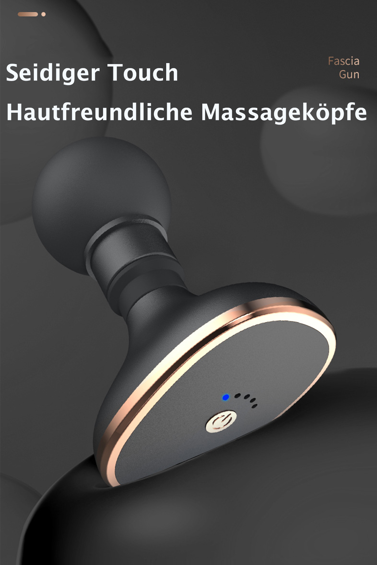 Schwarze Massagepistole mit goldenem Akzent auf schwarzer Oberfläche. Es leuchtet ein blaues Licht.