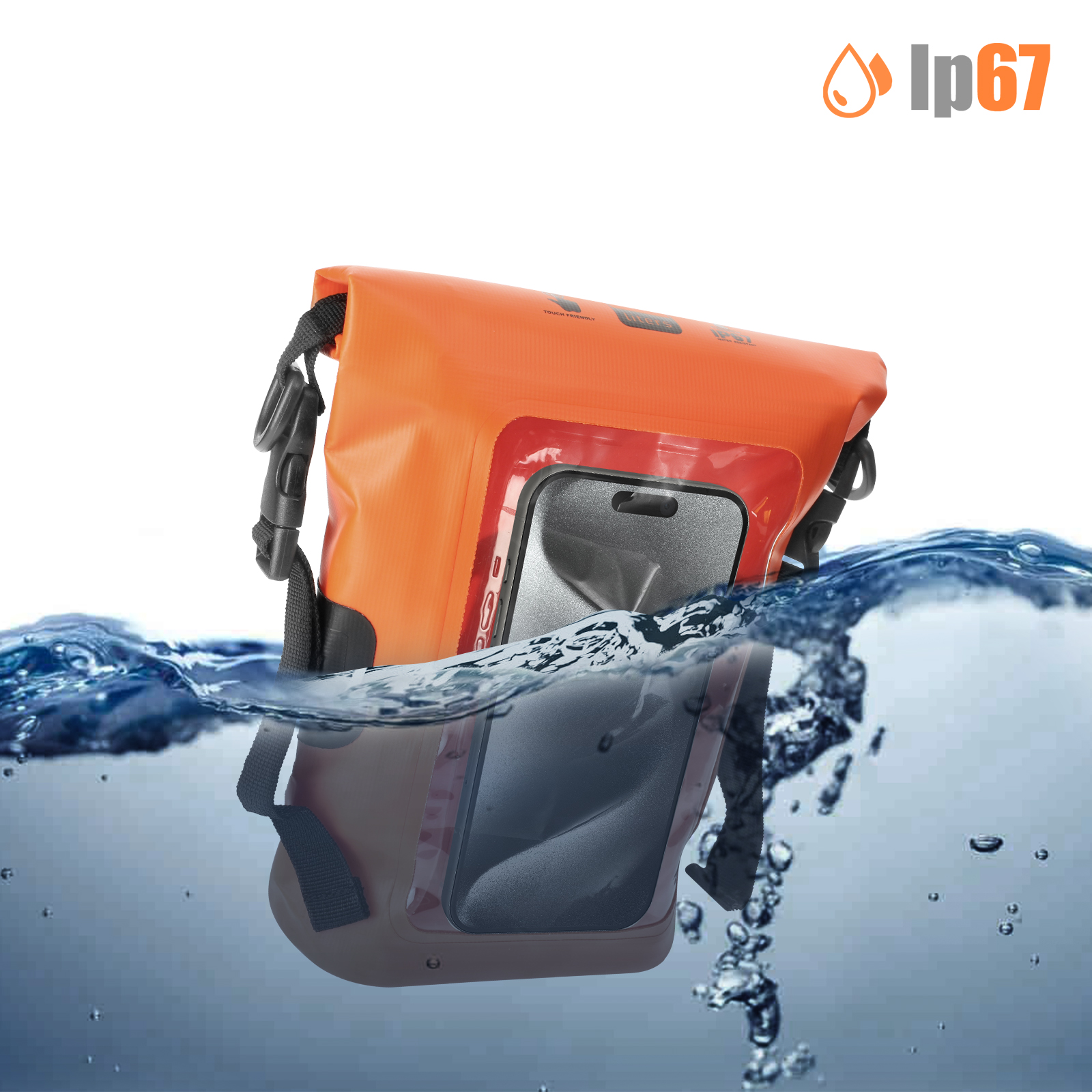 Eine orangefarbene wasserdichte Tasche mit einem transparenten Fenster, untergetaucht in Wasser mit einem Telefon darin.