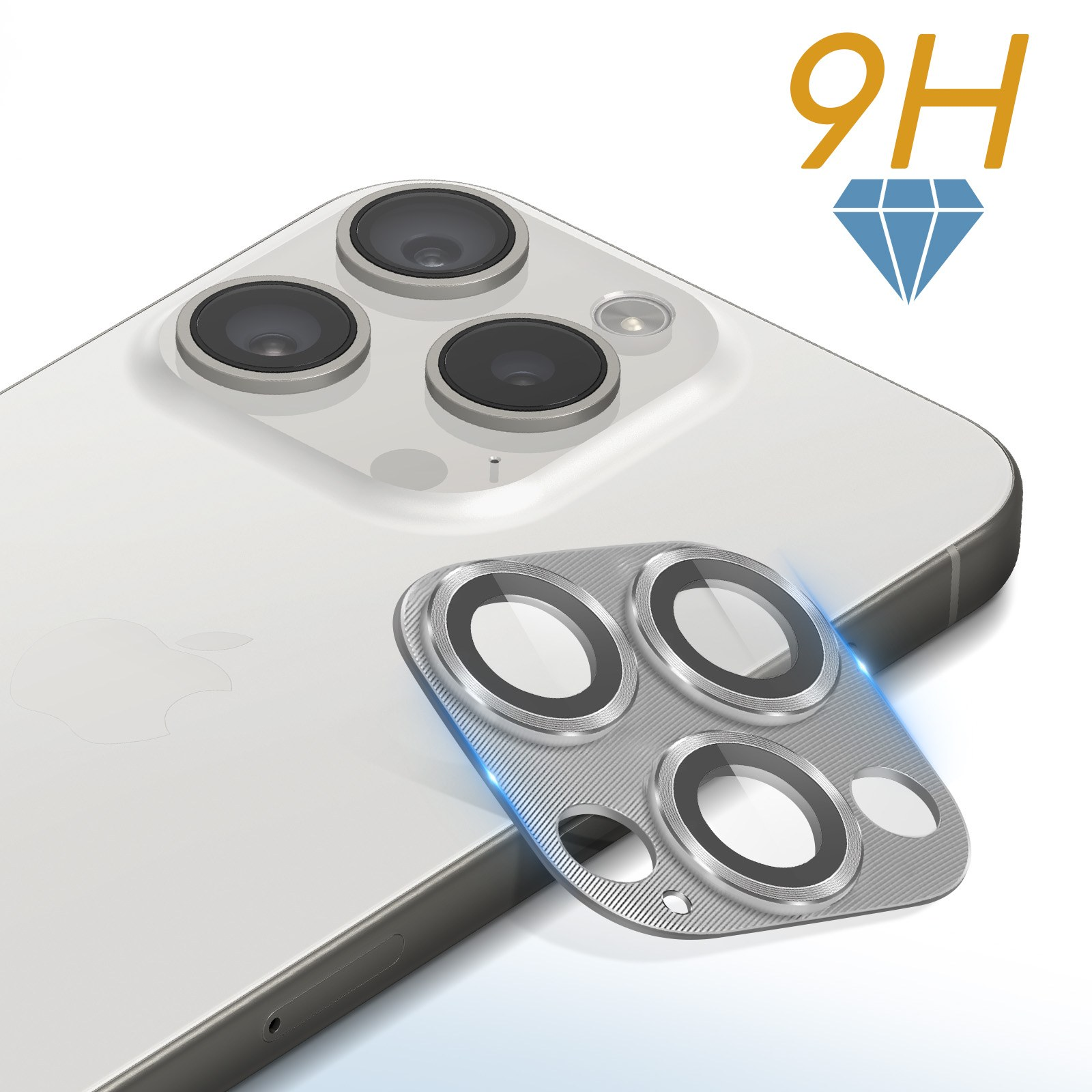 iPhone con protezione per l'obiettivo della fotocamera. Testo: 9H. La protezione dell'obiettivo è argentata.
