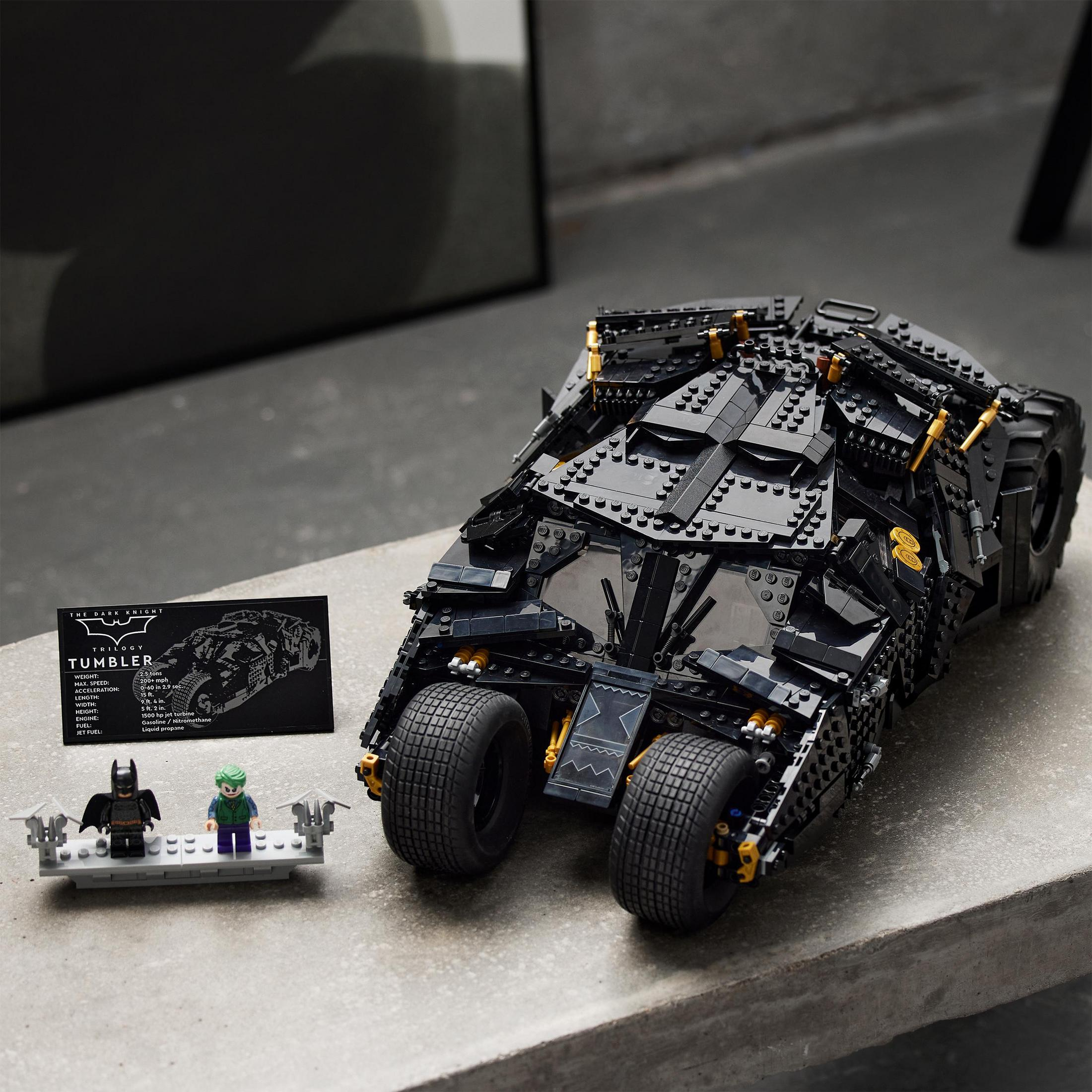 Zestaw Lego Batmobil z Mrocznego Rycerza, z figurkami Batmana i Jokera.