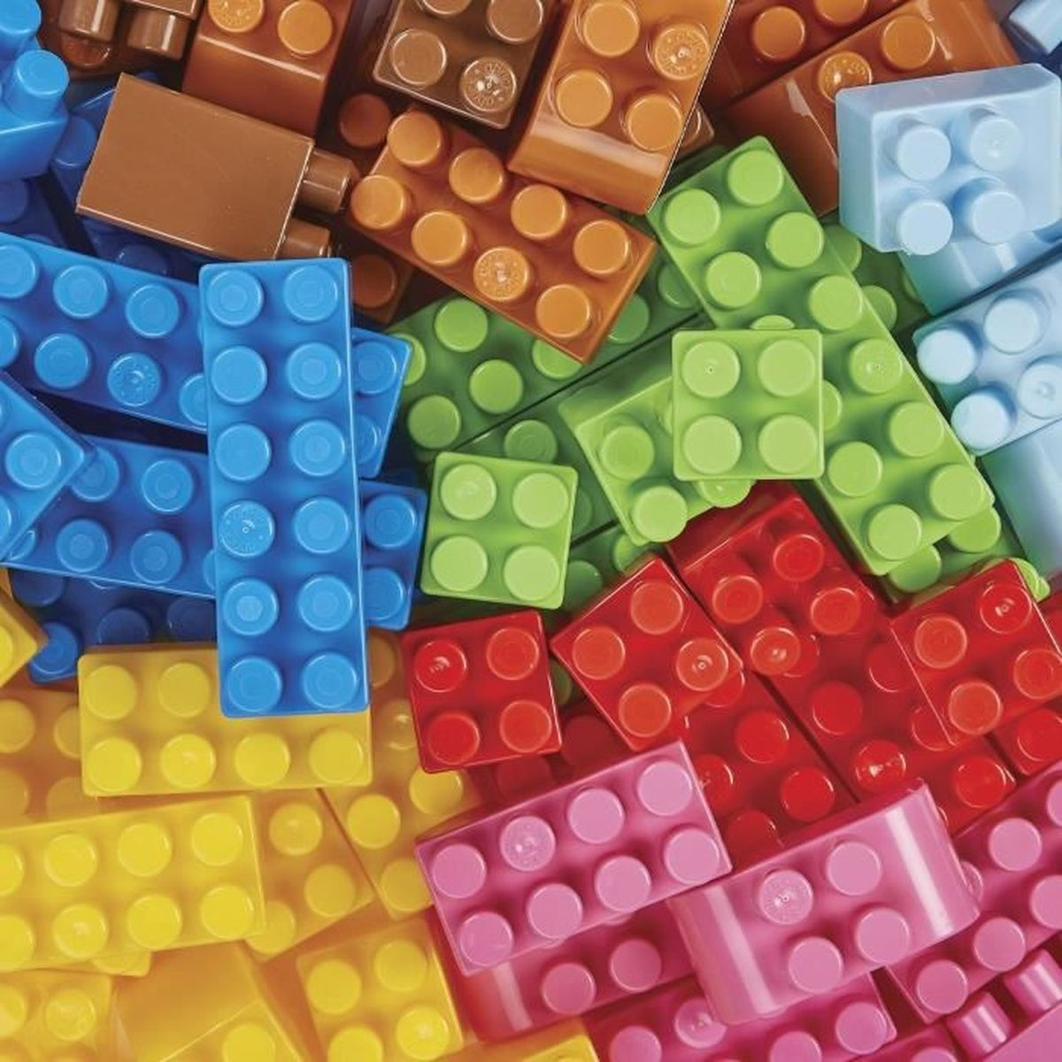 Primo piano di blocchi colorati in vari colori: blu, verde, giallo, rosa, rosso, arancione e marrone.