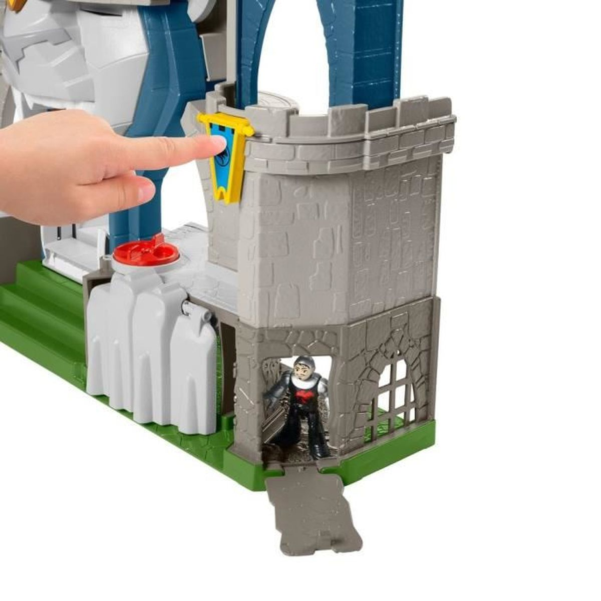 Die Hand eines Kindes zeigt auf eine Spielzeugburg mit einer Ritterfigur im Inneren. Der Hintergrund ist ein Spielset.