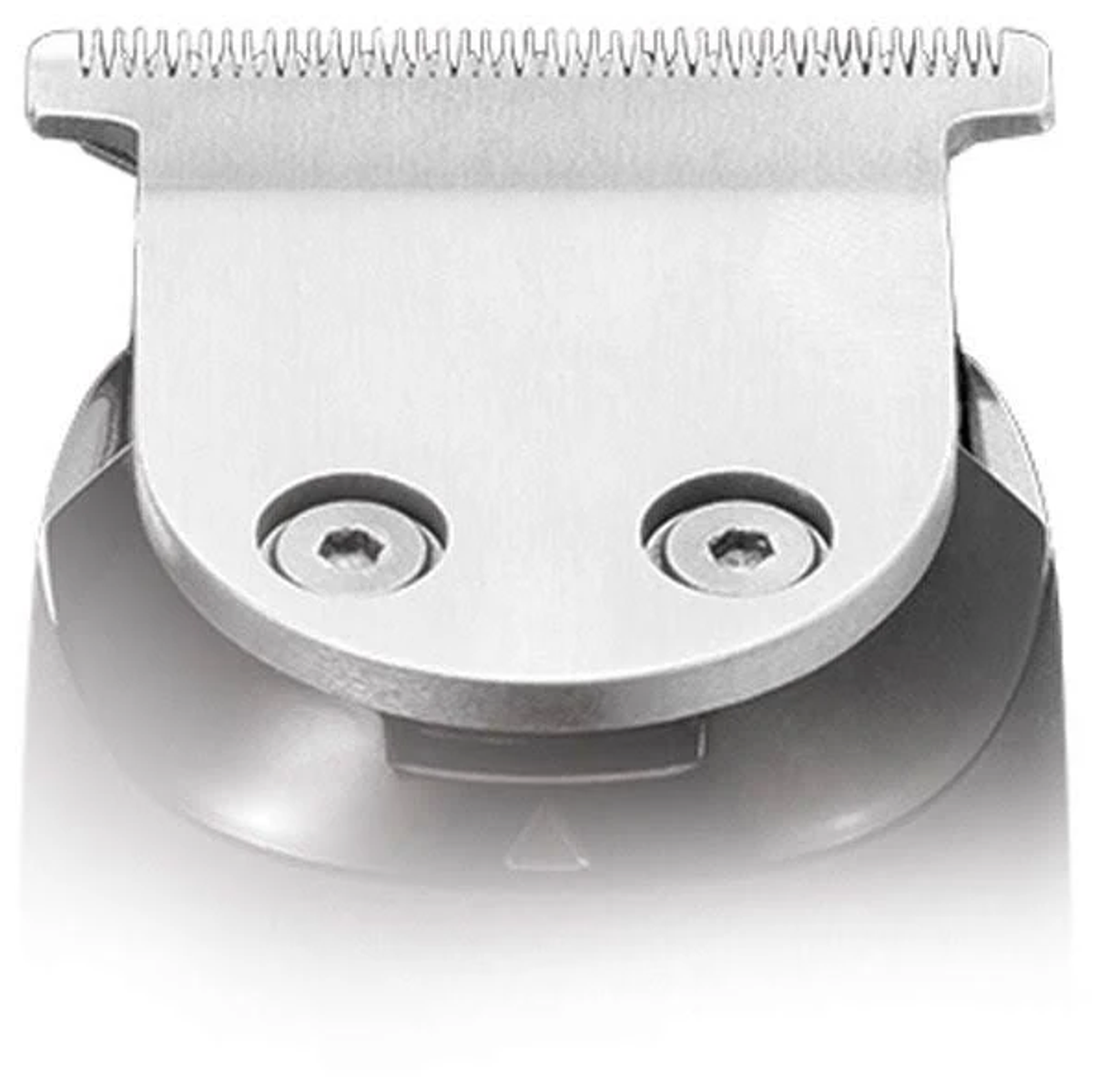 Zbliżenie srebrnej głowicy golarki z zębami grzebieniowymi i dwoma śrubami na szarej podstawie.