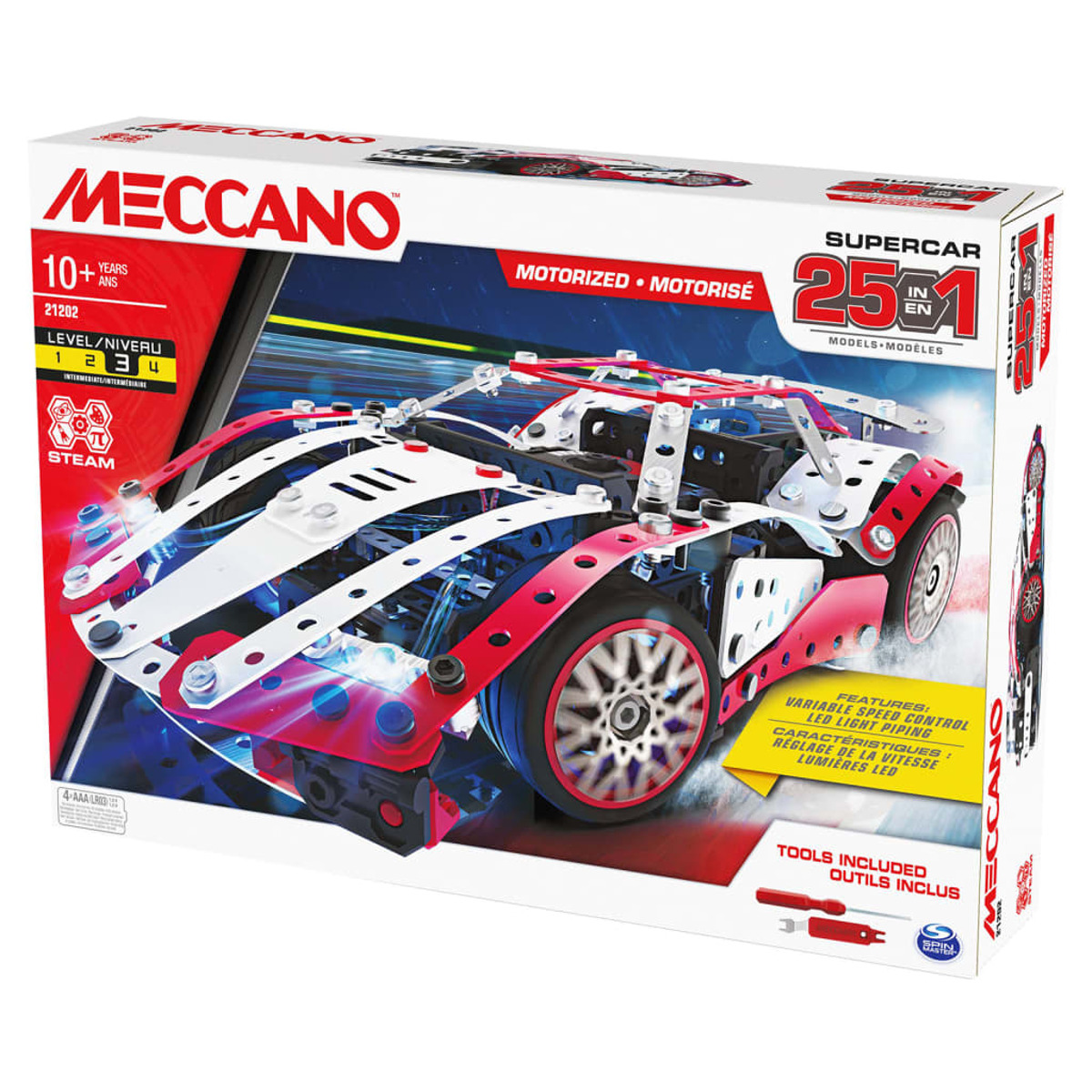 Meccano Supercar Spielzeugkiste. Rotes, weißes und schwarzes Automodell auf der Box. Weißer Hintergrund.