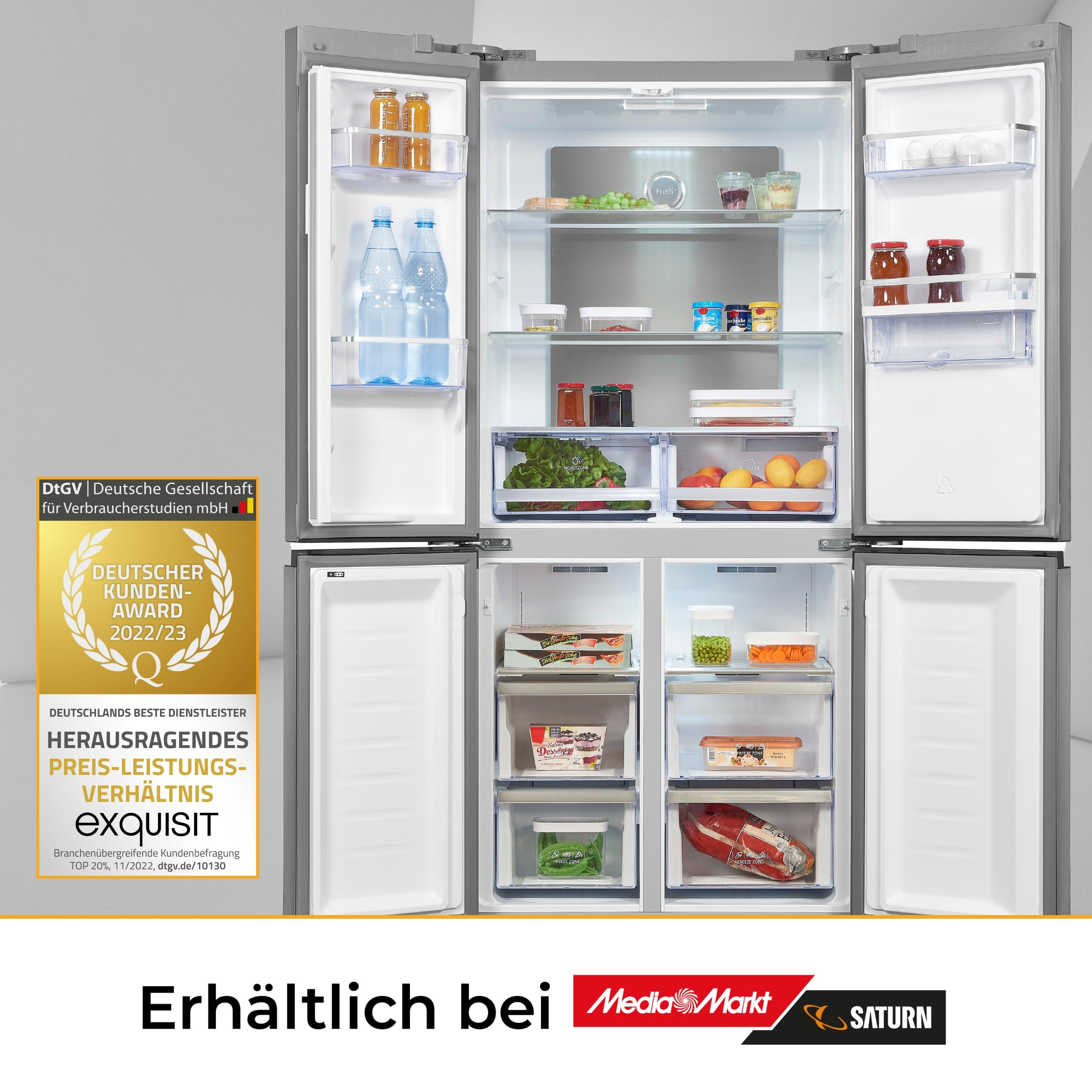 Ein Kühlschrank mit geöffneten Türen, die Regale mit Lebensmitteln und Getränken zeigen.