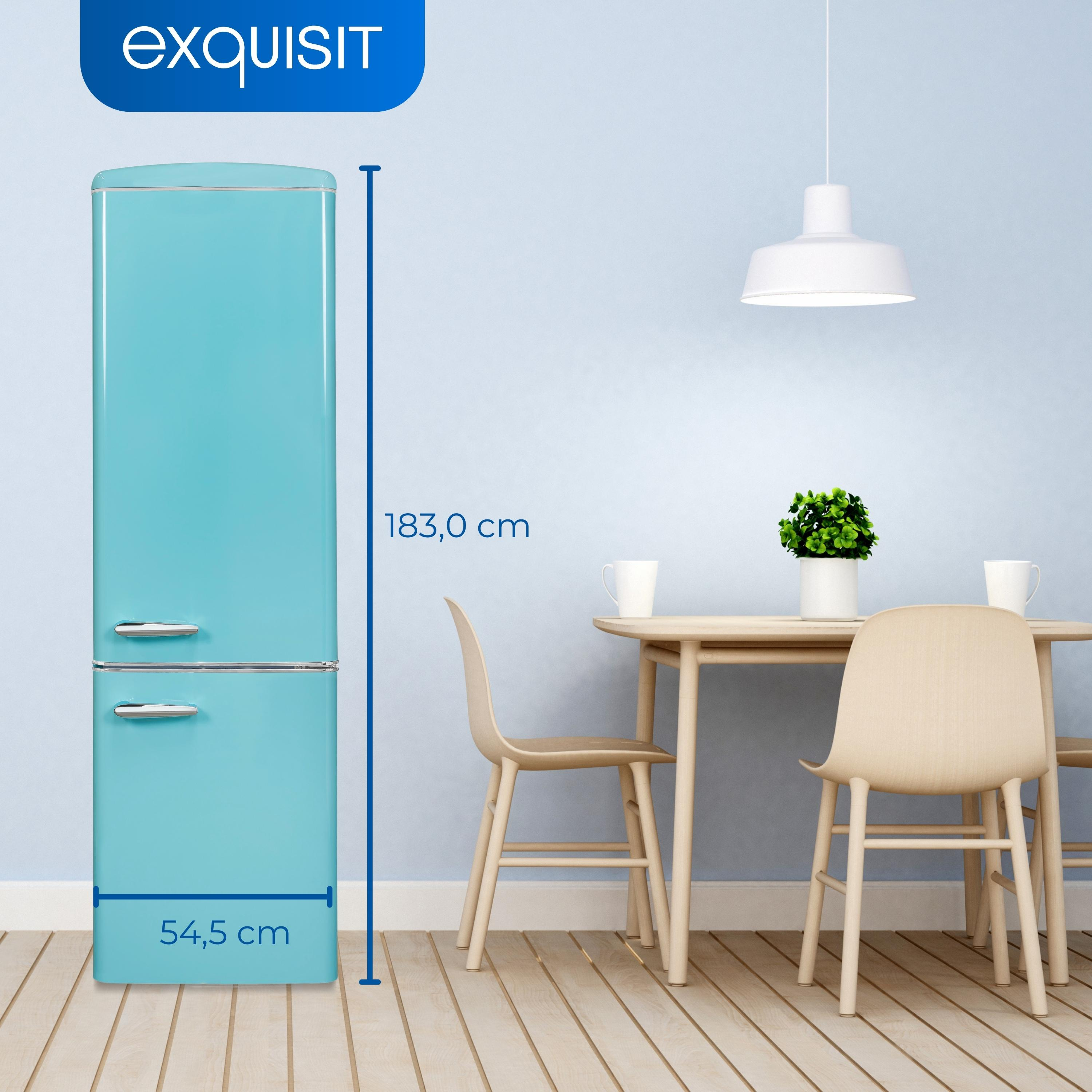 Blauer Retro-Kühlschrank mit Maßen neben Tisch mit Stühlen und Lampe.