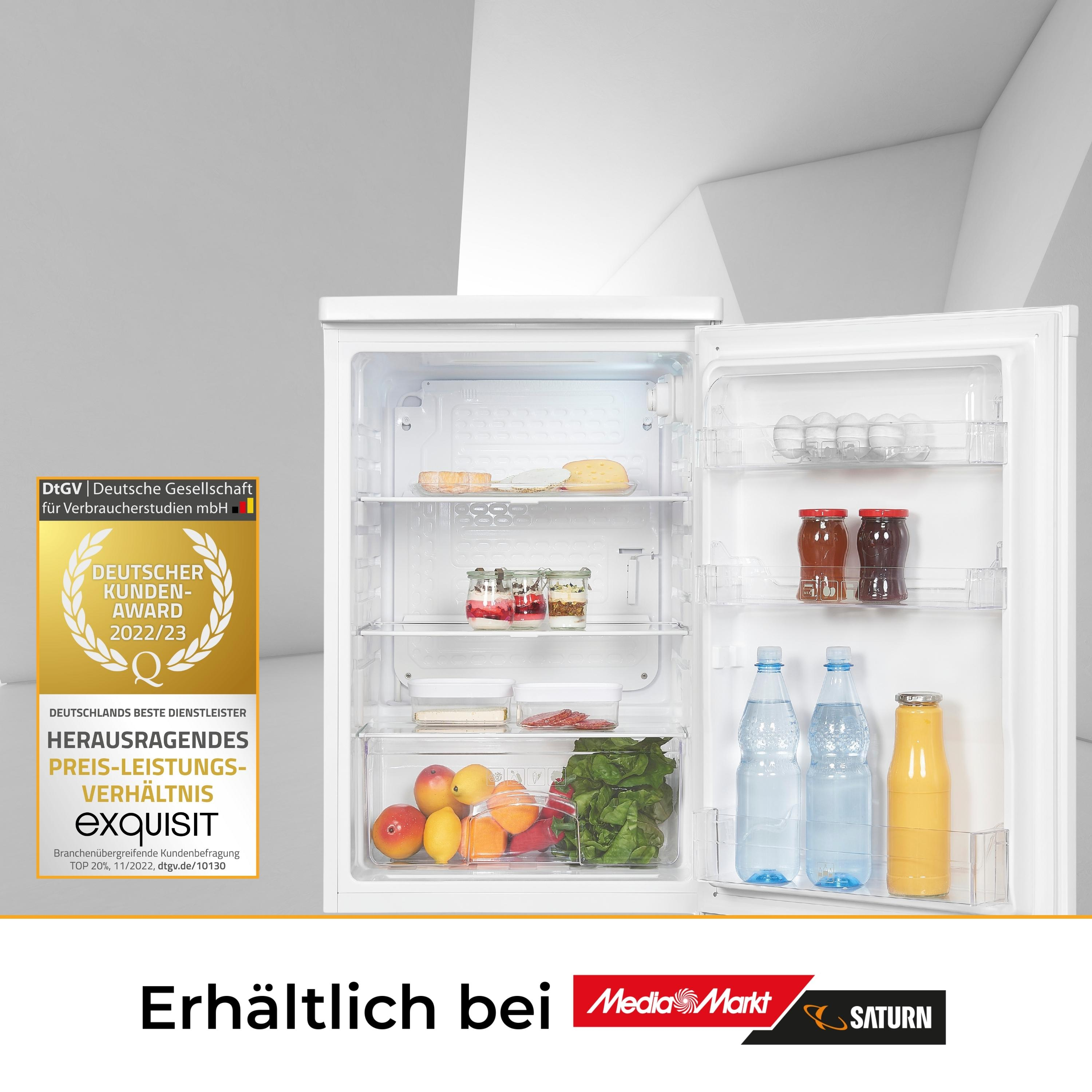 Refrigerador blanco con puerta abierta, estantes con comida y pegatina de Media Markt.