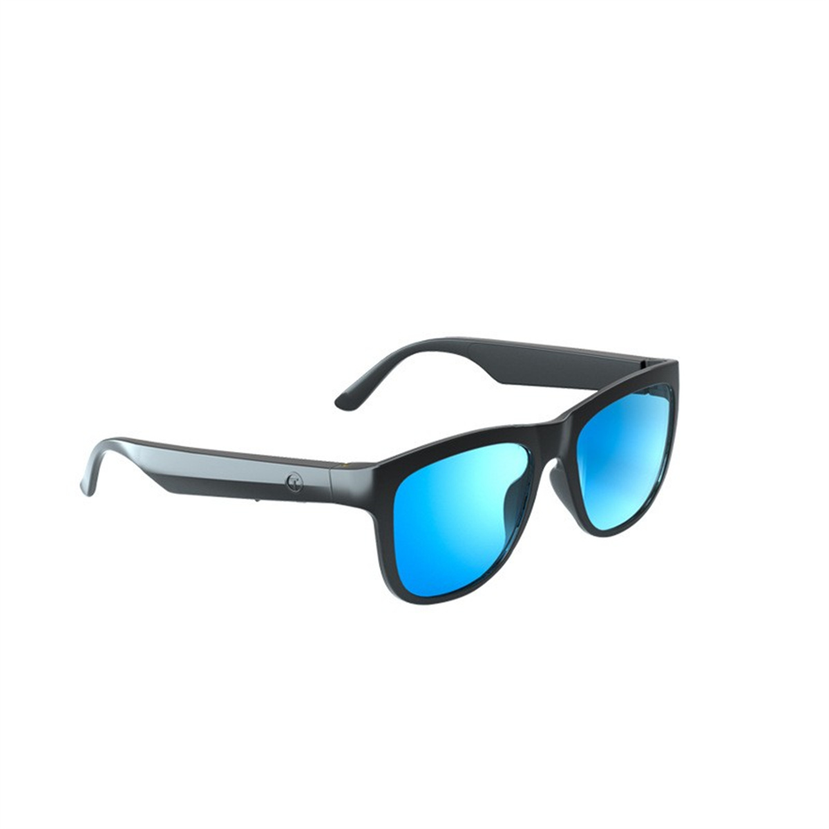 Gafas de sol negras con lentes azules espejadas sobre una superficie blanca. La montura es negra.