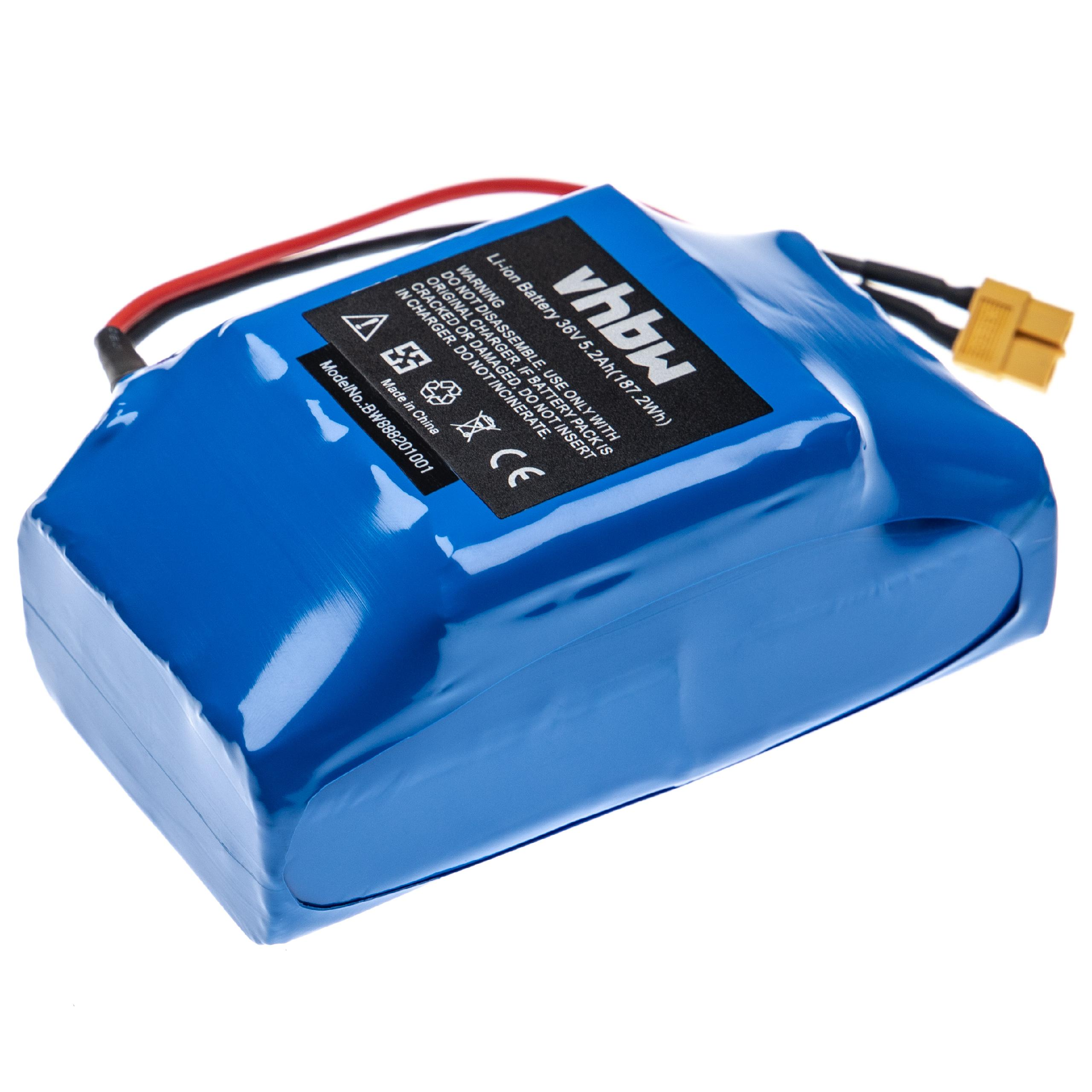 Blaue Li-Ionen-Batterie mit schwarzem Etikett, roten und schwarzen Drähten und gelbem Stecker.