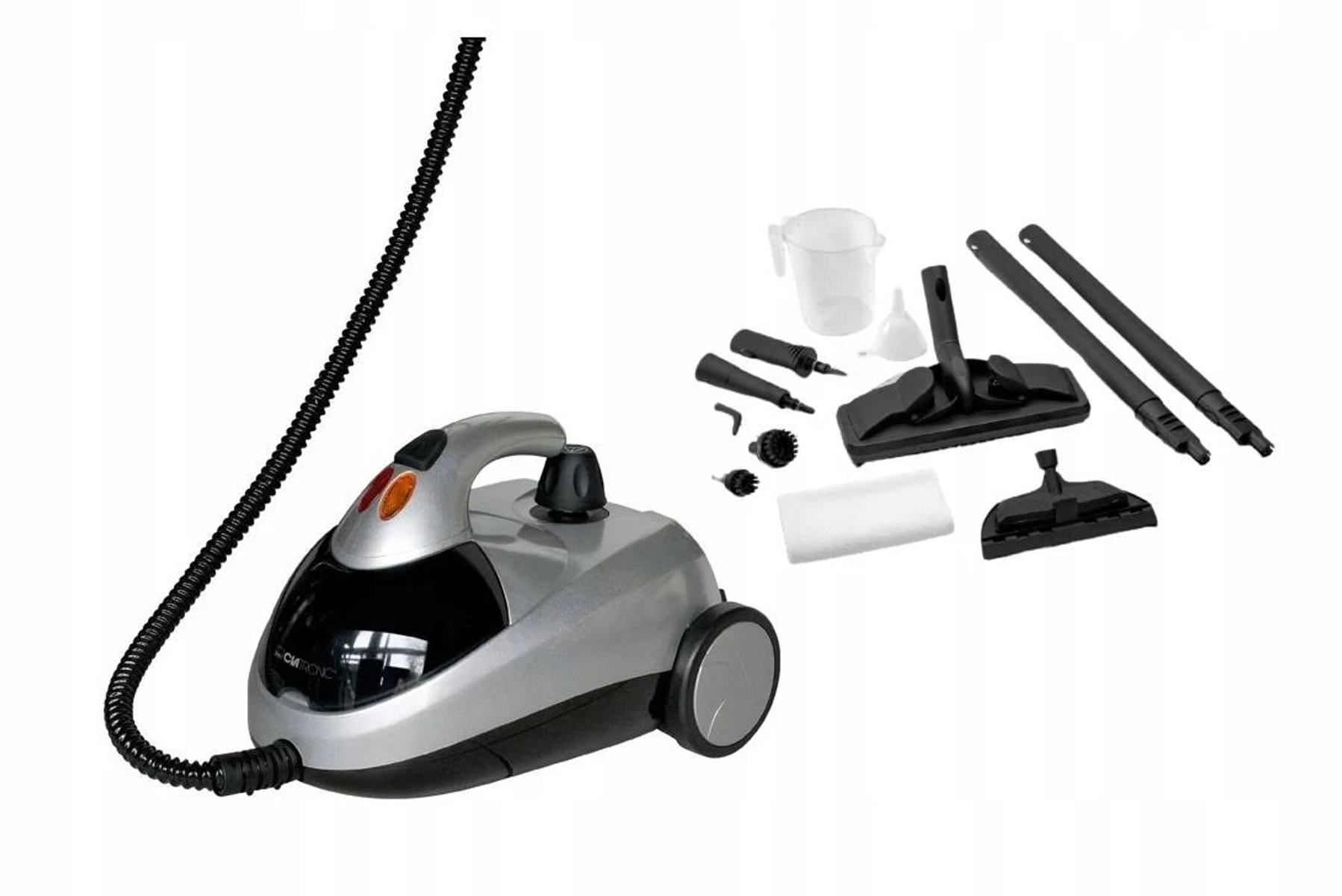 Srebrna myjka parowa z akcesoriami. Czarny wąż i białe tło.