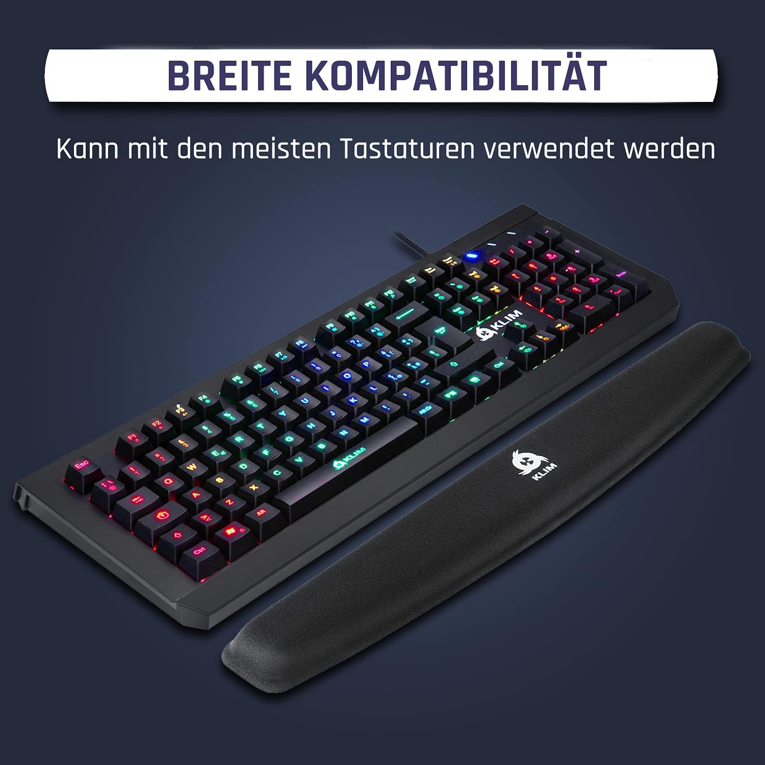 Schwarze Tastatur mit bunten Tasten und Handgelenkauflage auf dunkler Oberfläche. Text: Breite Kompatibilität.