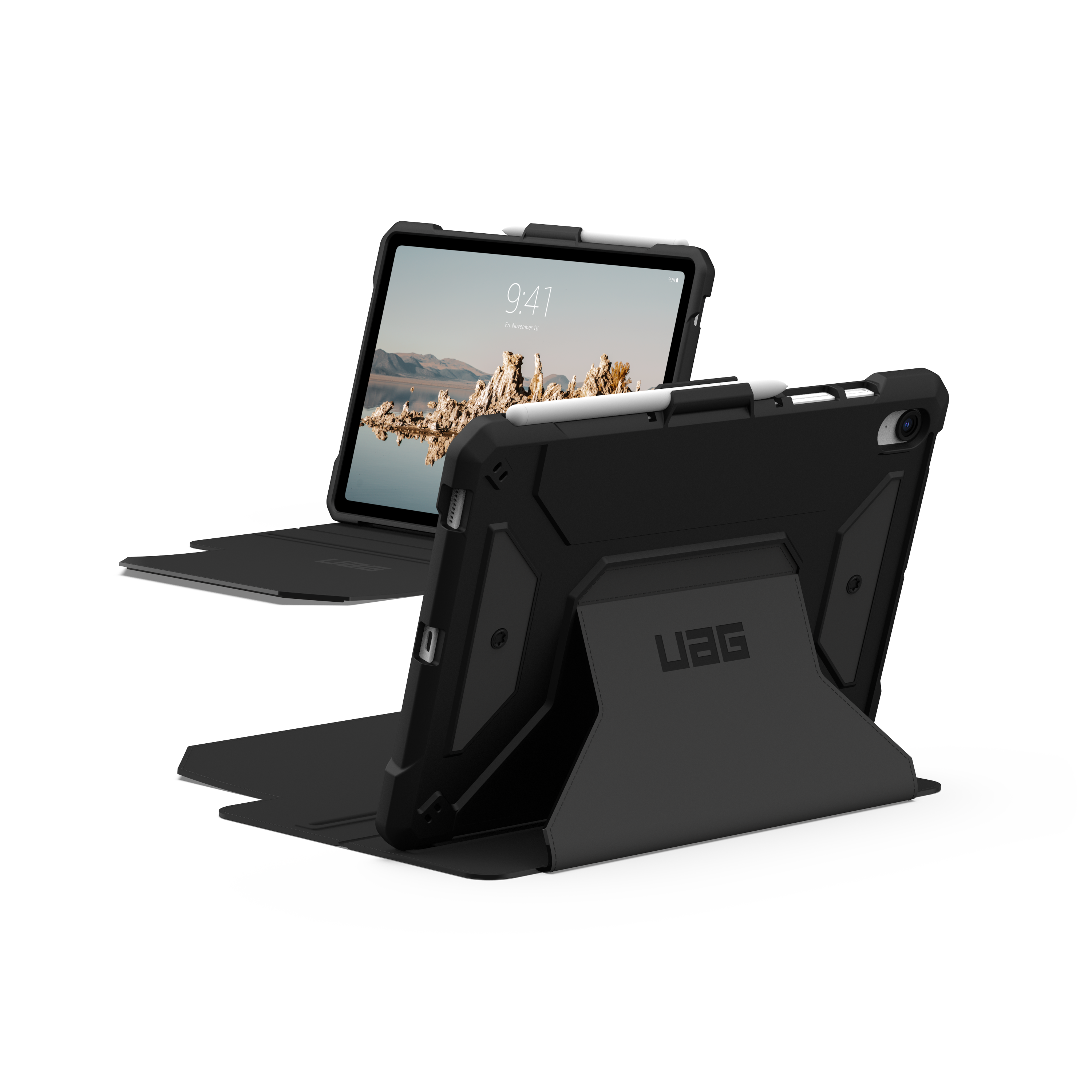Tablet in schwarzem Gehäuse, im Vordergrund offen. Ein weiteres Gehäuse mit Tablet dahinter. UAG-Logo sichtbar.