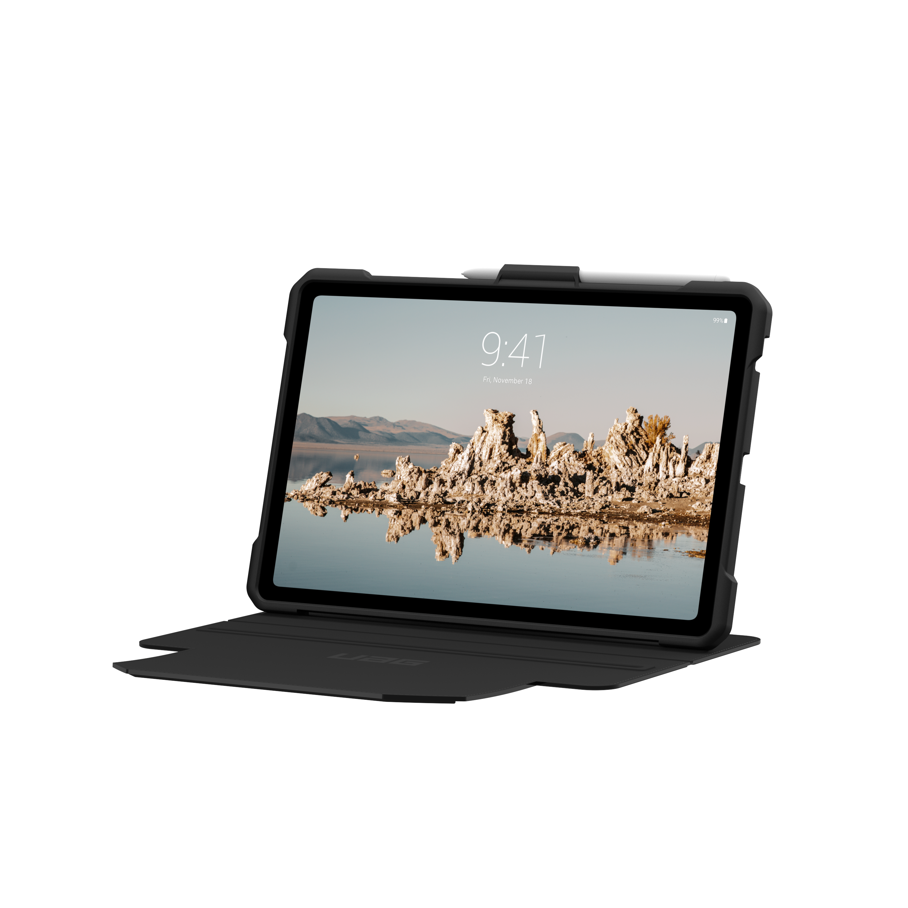 Tablet mit Hülle, Landschaftsansicht mit Bergen und Wasser, Zeit 9:41.