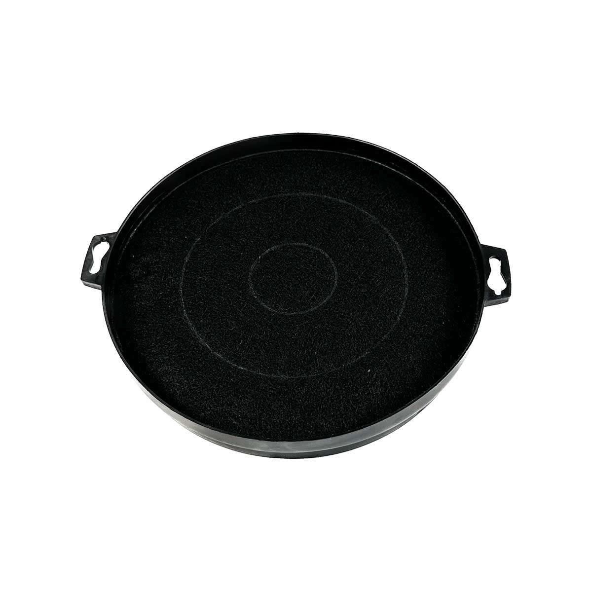 Schwarzer runder Aktivkohlefilter für eine Küchenhaube, vor weißem Hintergrund. Draufsicht.