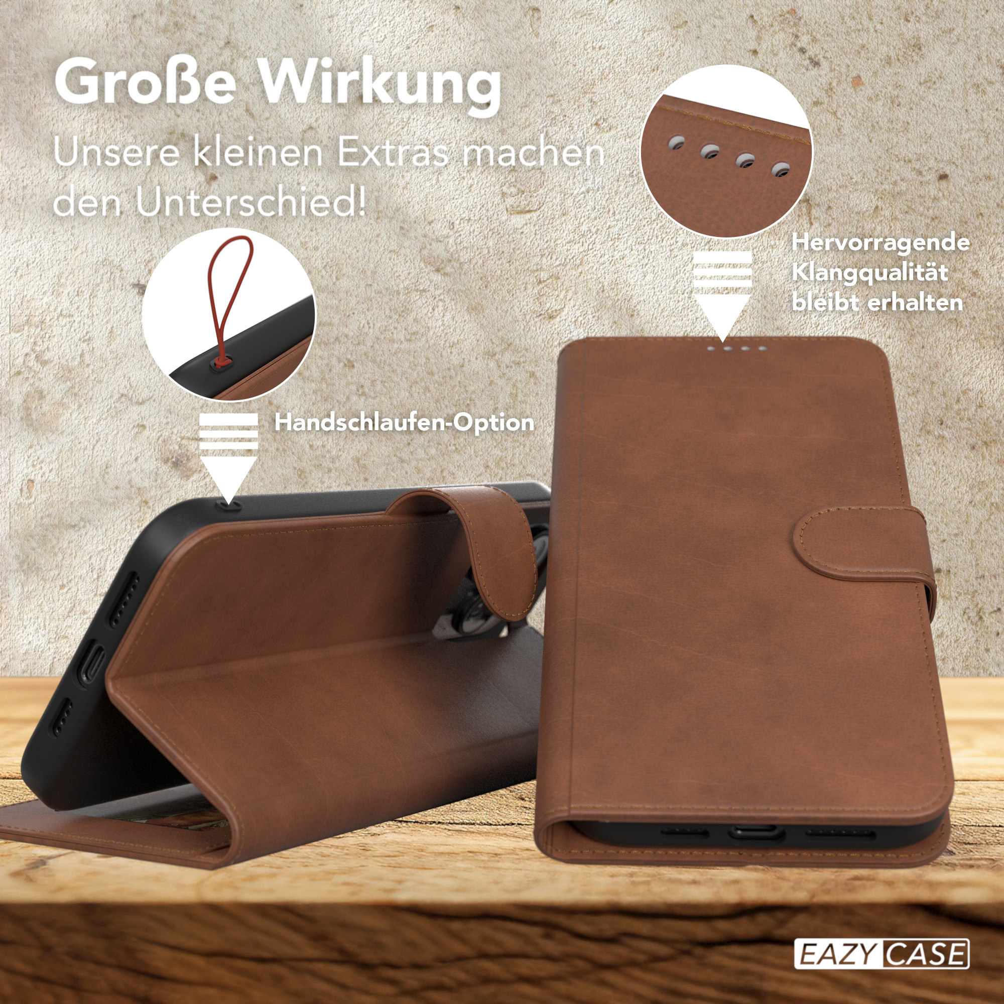 Braune Leder-Handyhülle mit offenem Deckel auf Holzoberfläche.