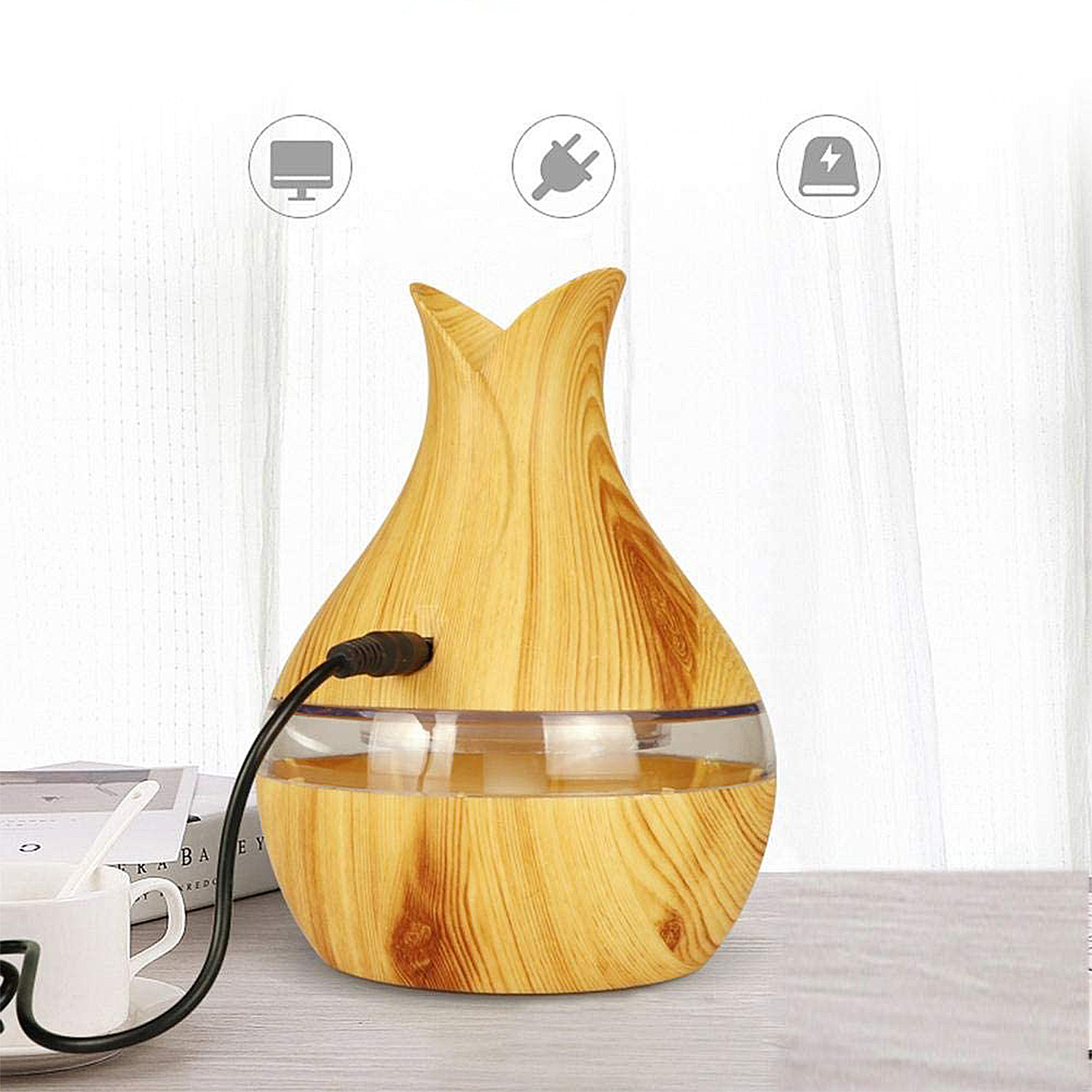 Difusor de aceite esencial de madera con cable de alimentación negro y depósito de vidrio.