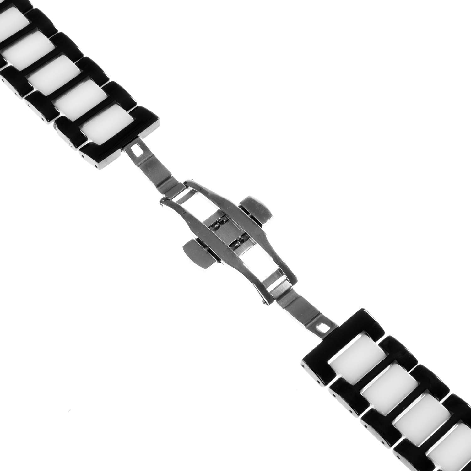 Primer plano de una correa de reloj con eslabones entrelazados blancos y negros.